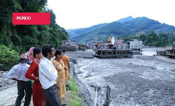 Sobe para 903 número de mortos pela inundação no Nepal