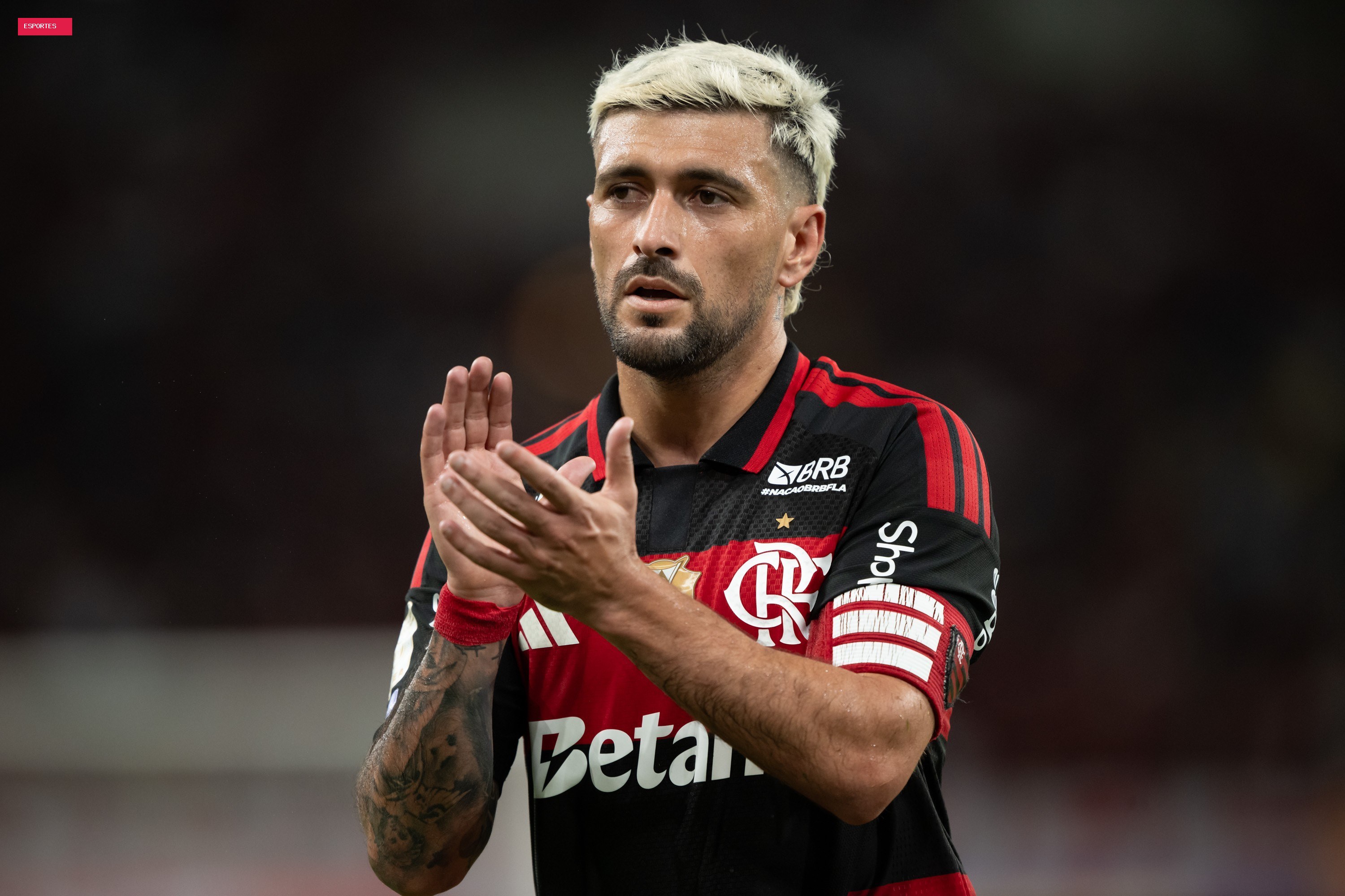 Arrascaeta, do Flamengo, esclarece polêmica por não passar a bola para Lino: “Já falamos e está tranquilo”