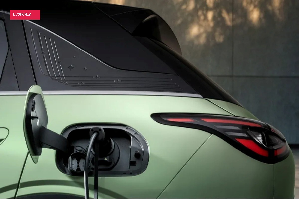 Geely lança carregador ultrarrápido que recarrega carro em 8 minutos para concorrer com a BYD