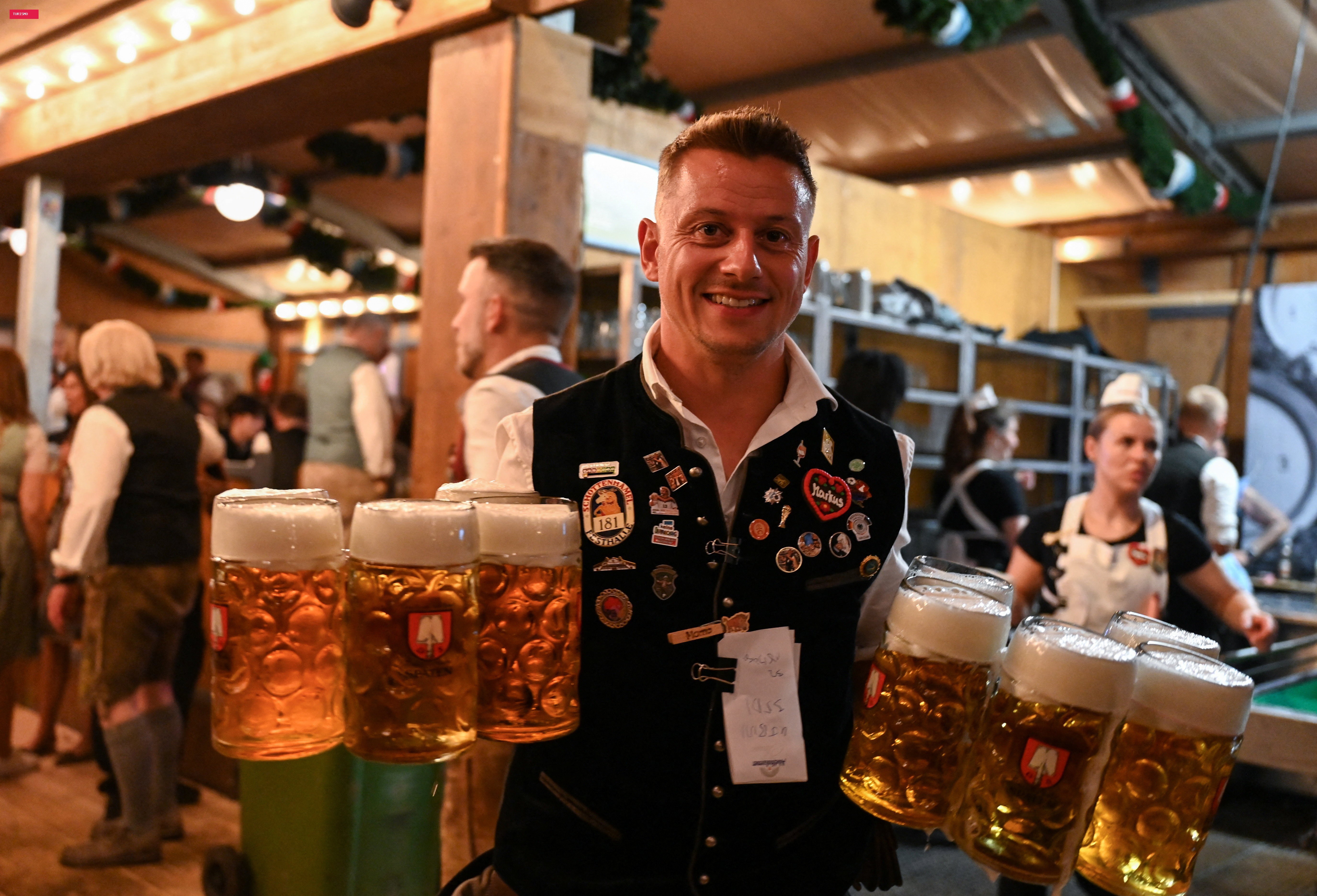 Água custa mais caro que cerveja na Oktoberfest em Munique, na Alemanha