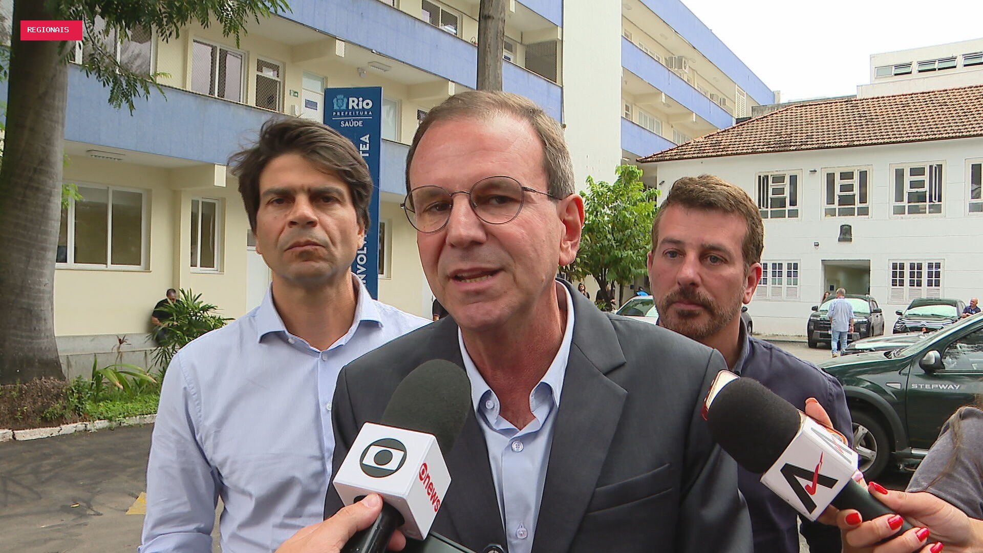 Paes promete criar centros de reabilitação para autistas em todos os municípios do RJ