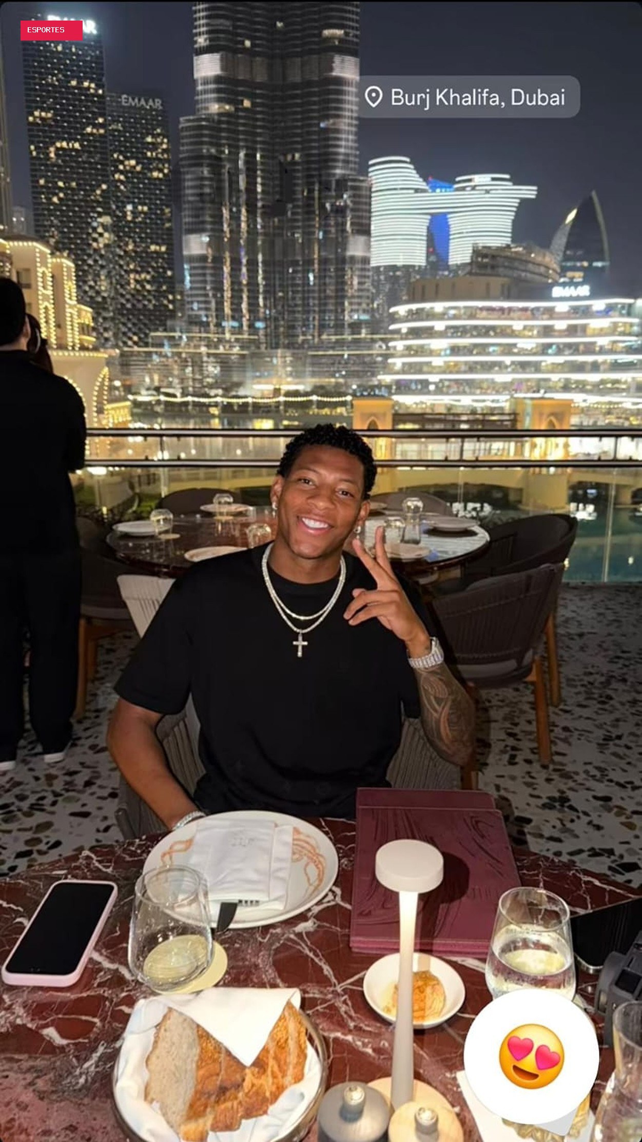 Plata posta foto em Dubai após ter venda ao Dínamo Moscou anulada e só volta ao Flamengo domingo