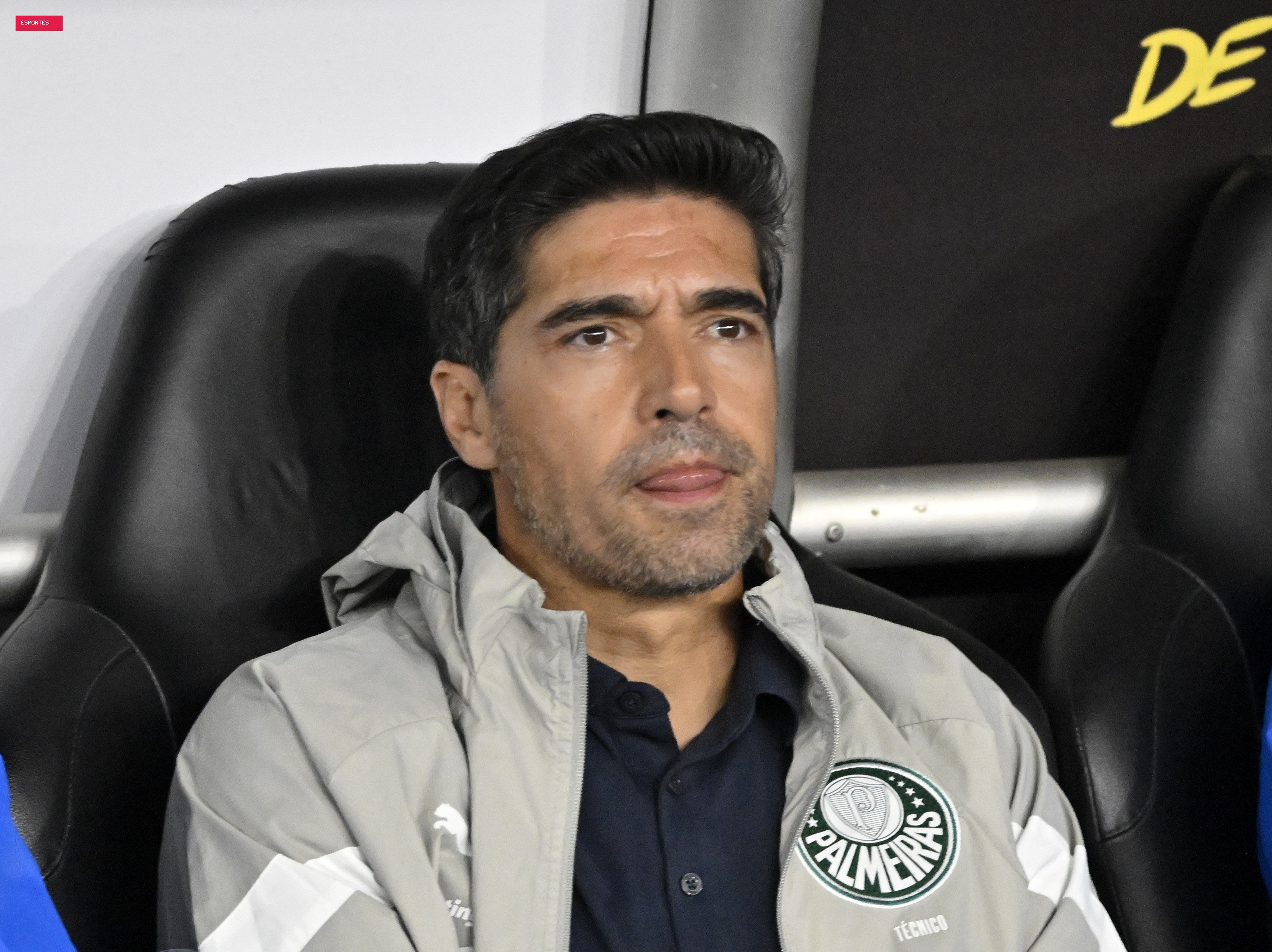 Abel critica arbitragem em empate do Palmeiras e diz: "Consegui controlar os demônios que tenho"