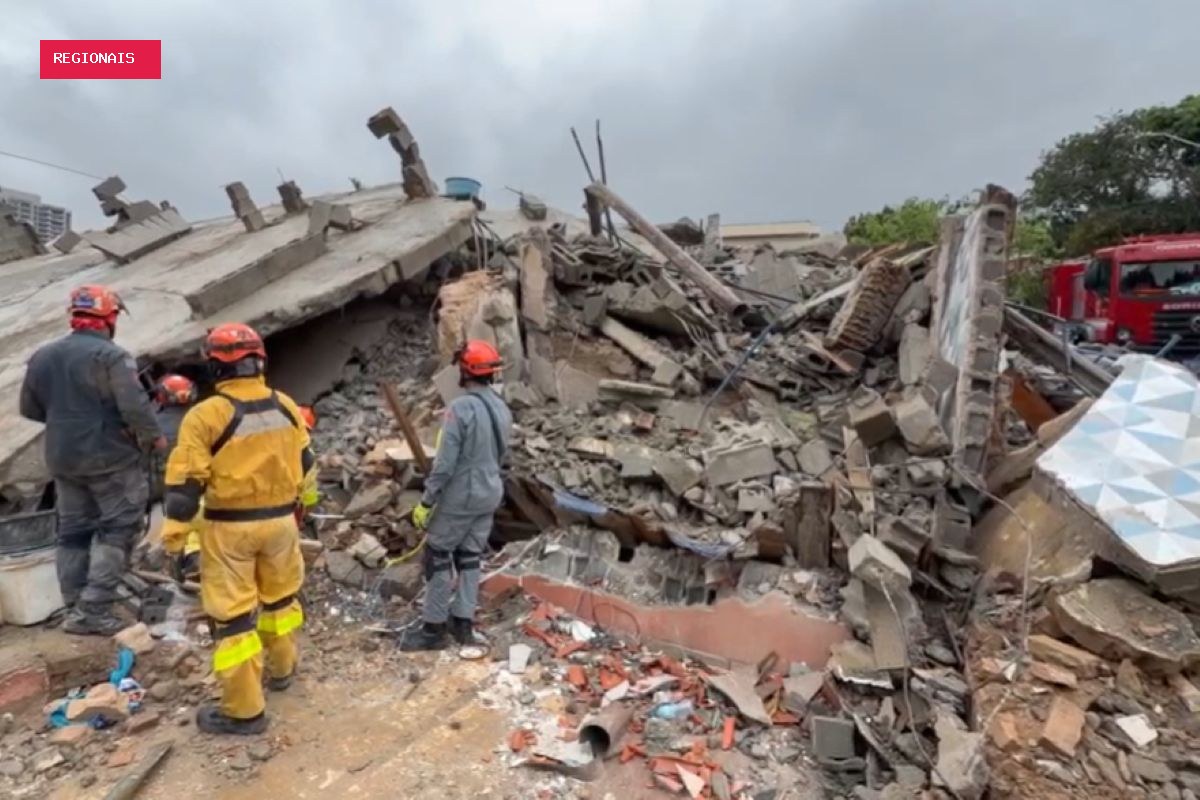 Bombeiros resgatam corpo de criança, 6ª morte após desabamento em SP