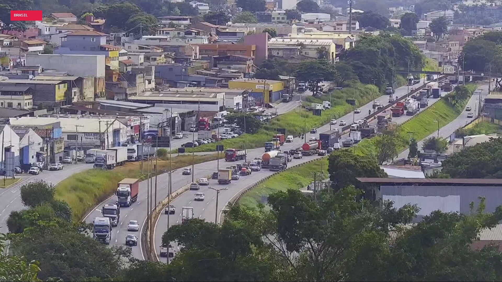 Ônibus lotados, estradas precárias e áreas de risco: os desafios da infraestrutura em MG