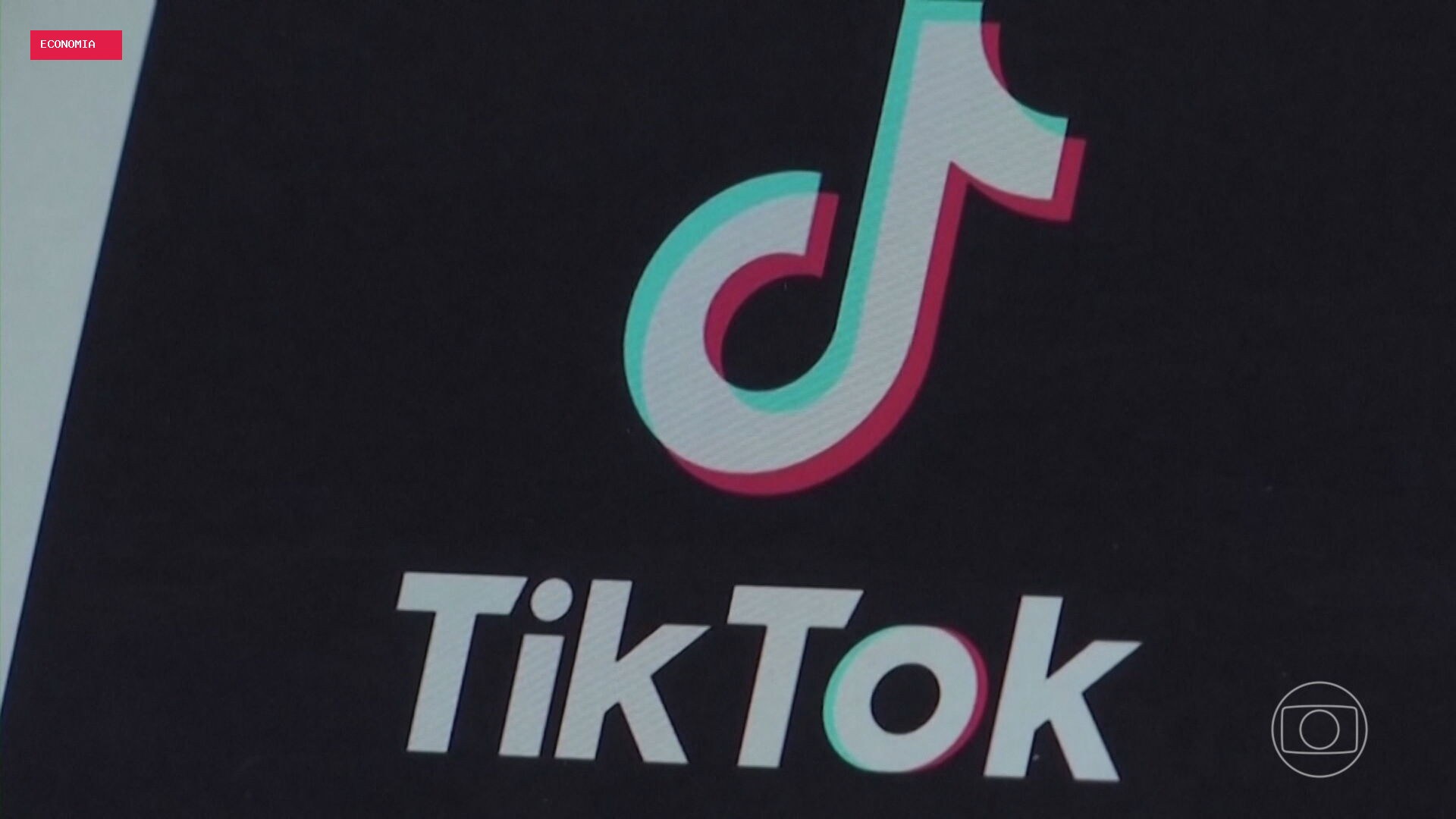 Usuário do TikTok tem câmera e fotos acessadas em ataque com ajuda de IA