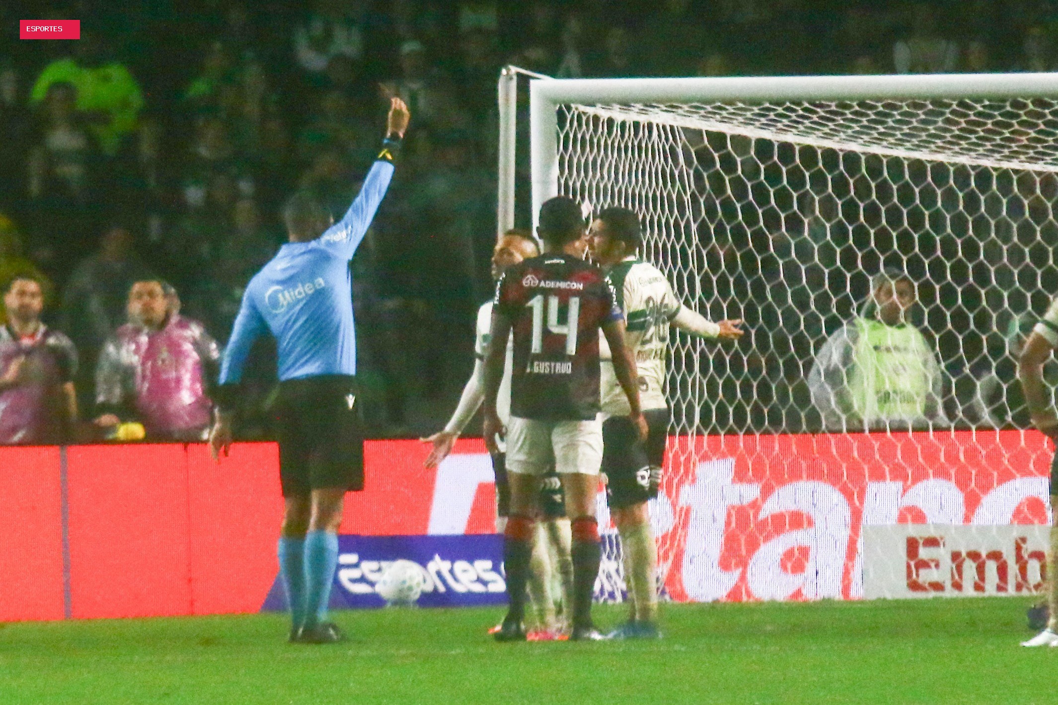 Coritiba x Athletico: Breno Lopes é expulso no clássico pela Lei Vini Jr.