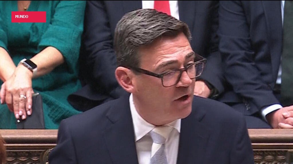 Burnham pledges to restore hope as he makes his House of Commons debut as UK leader