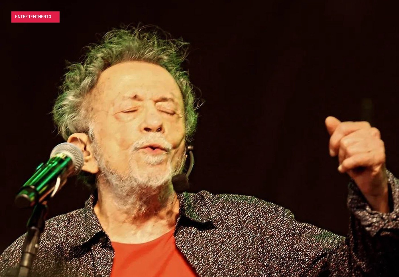 Tom Zé faz 90 anos em outubro e lança álbum ao vivo com gravação inédita de show feito em 1996, há três