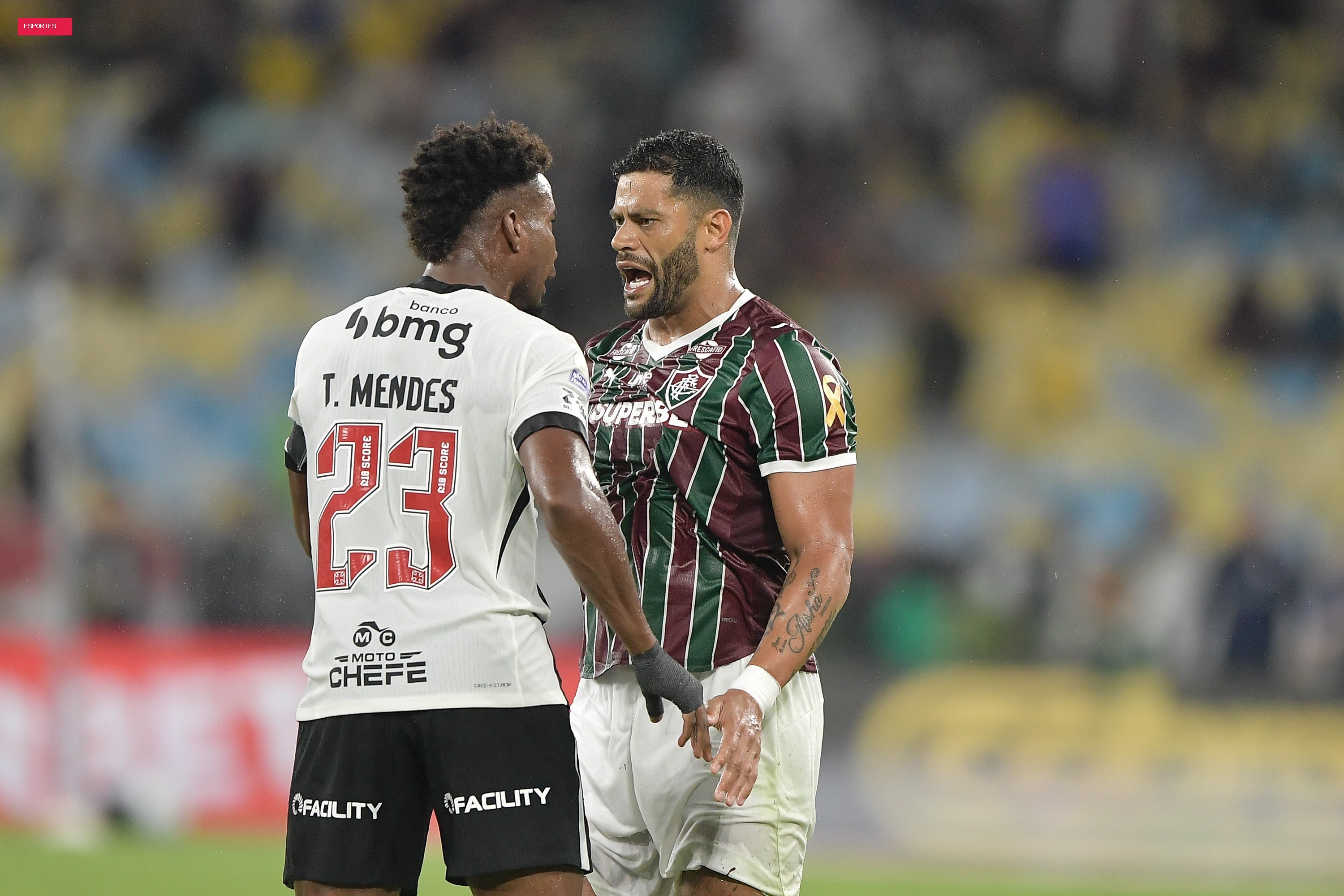 Árbitro peita Canobbio e é criticado por Hulk em Fluminense x Vasco