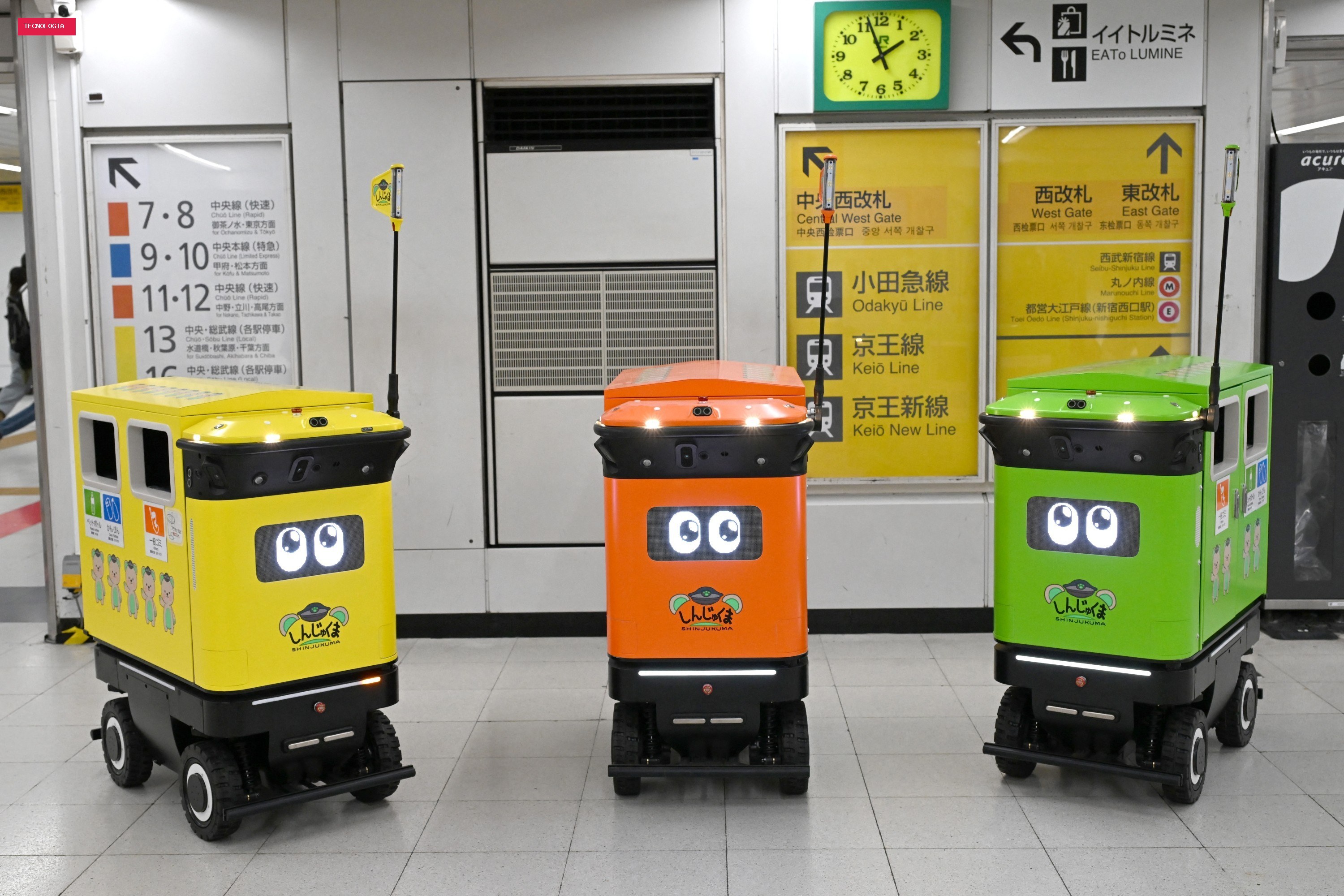 Tóquio testa robôs coletores de lixo na estação de trem mais movimentada do mundo