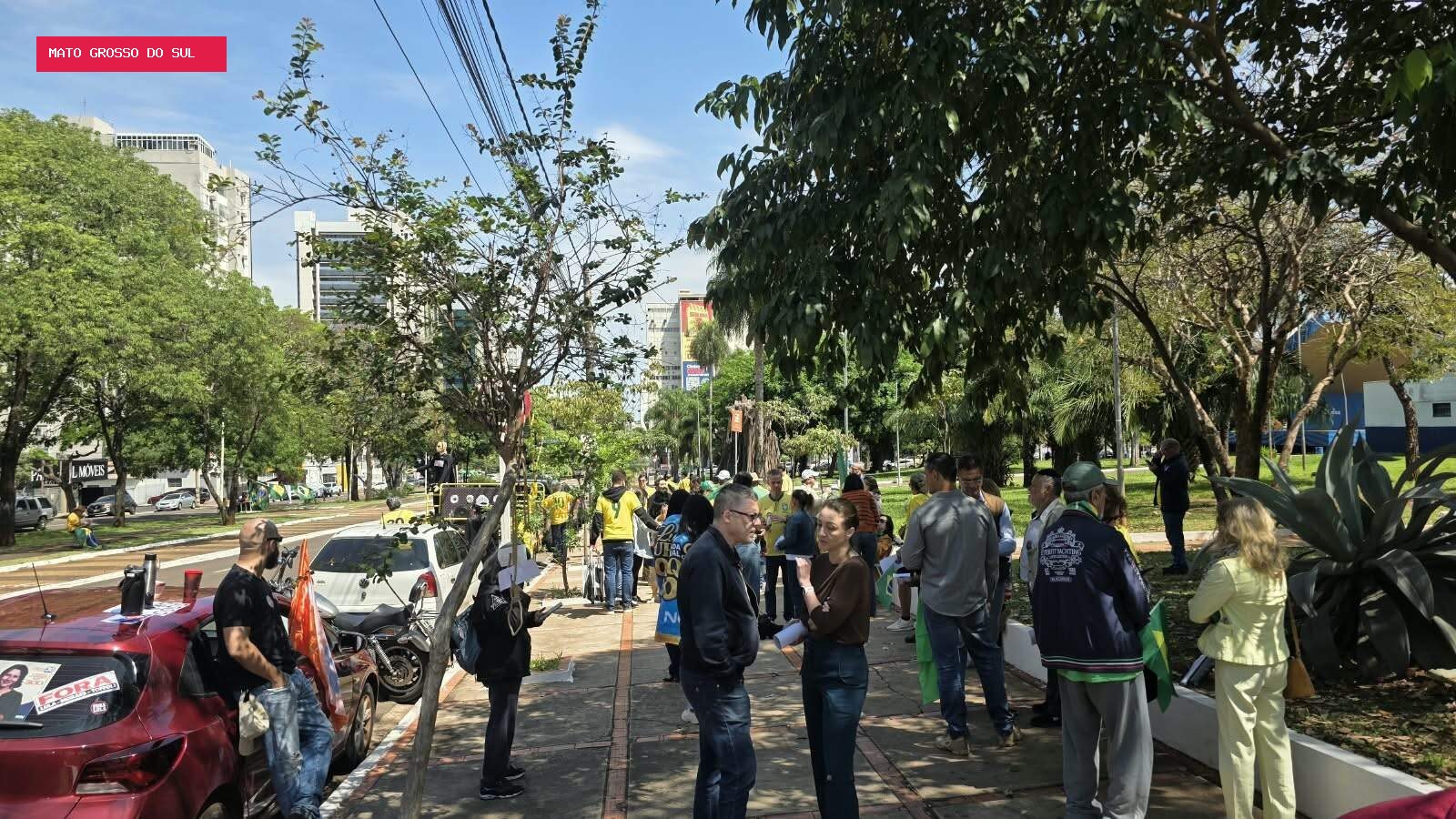 Ato contra STF reúne 60 e vira vitrine para campanha de Catan