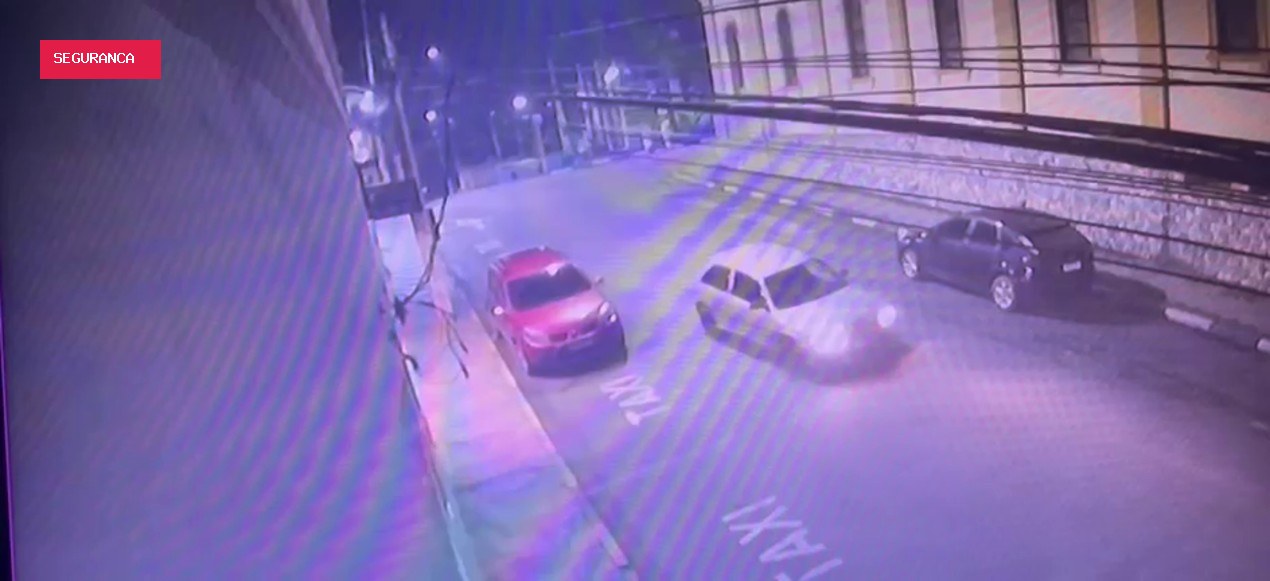 Mulher sem CNH pega carro para 'dar uma volta' e atropela homem em Guapiara