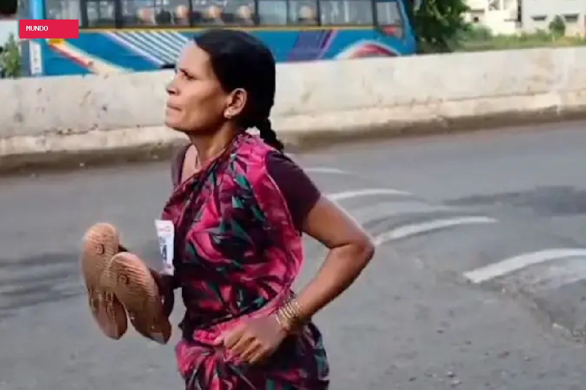 A mãe que viralizou ao correr descalça (e vencer) uma corrida para poder comprar o material escolar da filha