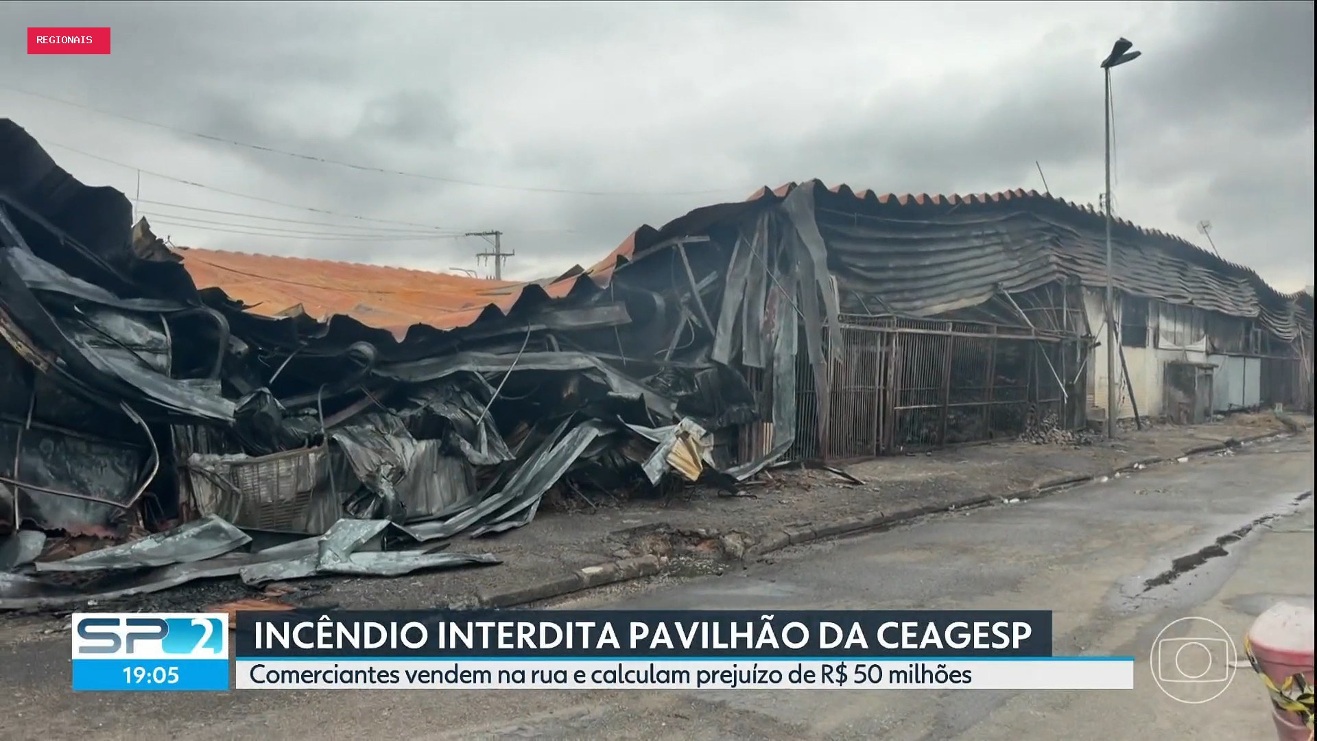 Pavilhão da Ceagesp atingido por incêndio continua interditado; comerciantes improvisam espaços para vender