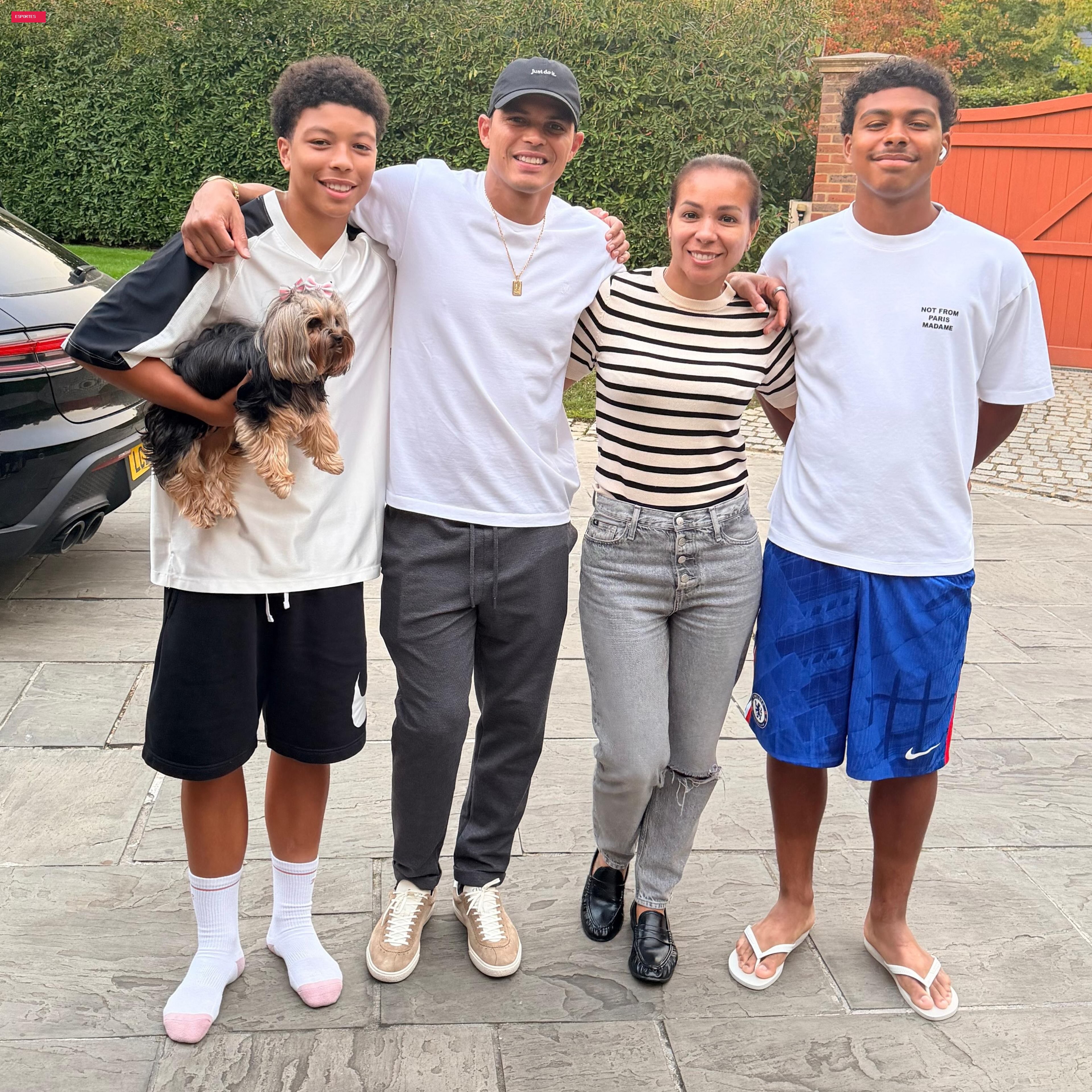 Thiago Silva volta ao Brasil para se reapresentar ao Fluminense e desabafa: "Nunca é fácil deixar a família"
