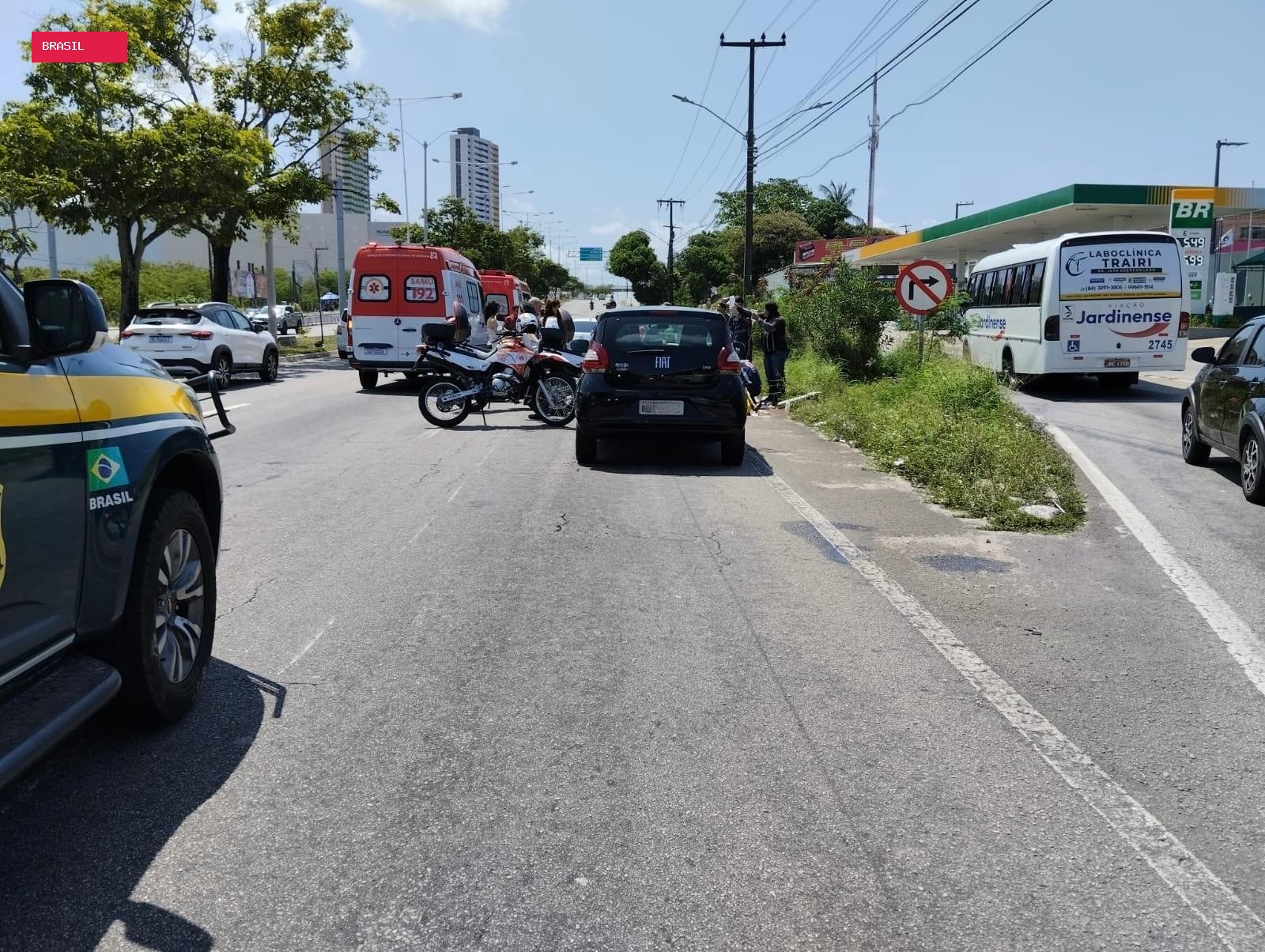 Passageira de moto morre após colisão com carro na BR-101, em Natal