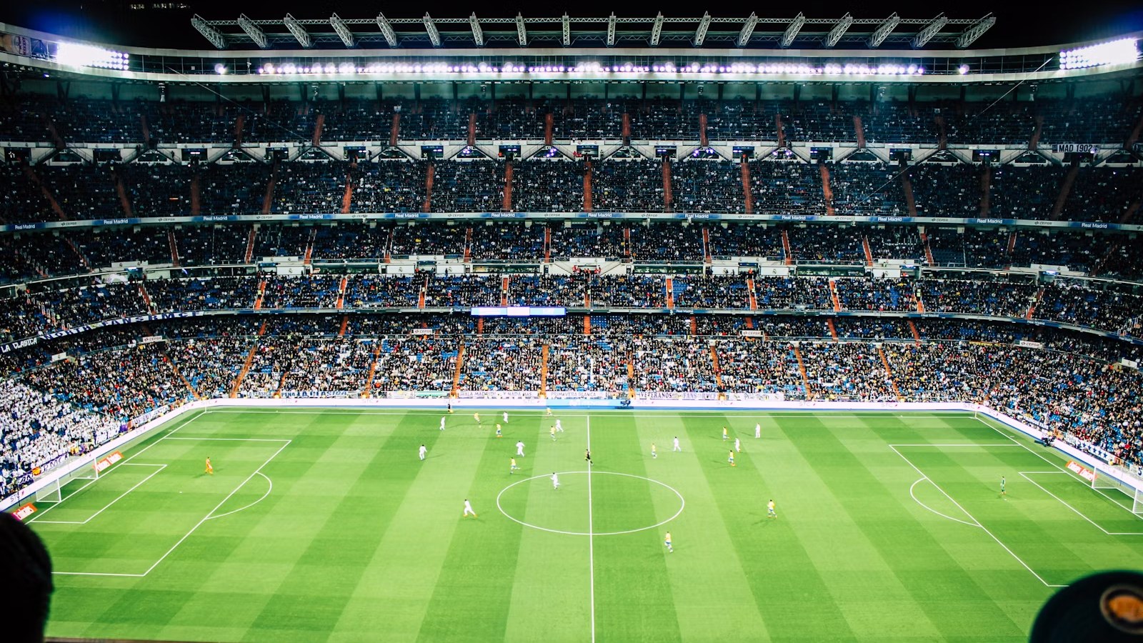 Torcida em estádio — grade de jogos