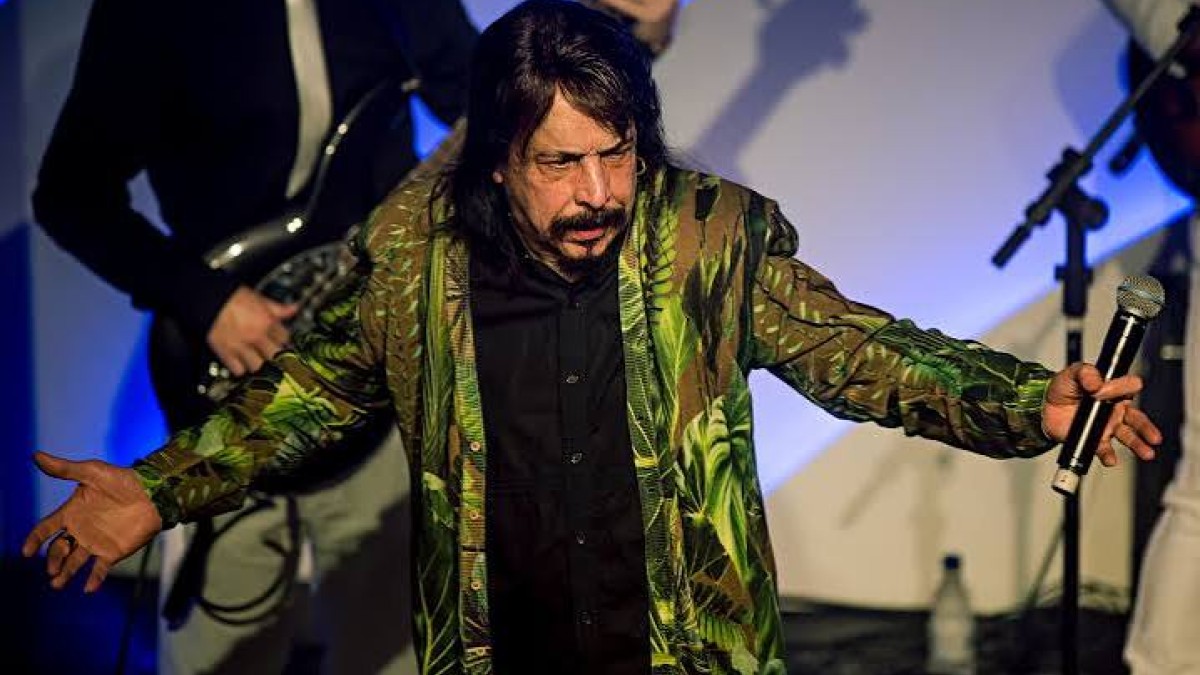 Benito di Paula no palco com microfone — velório público nesta terça