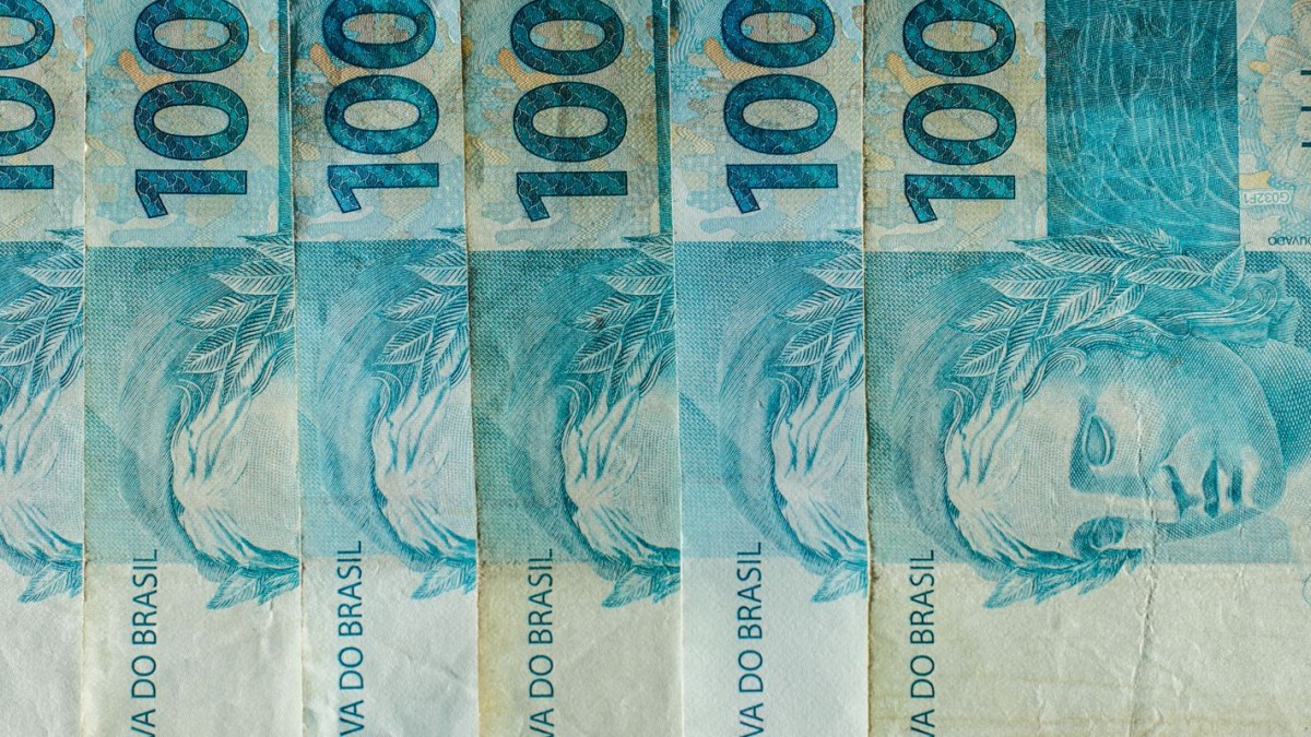 Cédulas de R$ 100 — pagamento do Bolsa Família (NIS final 2)