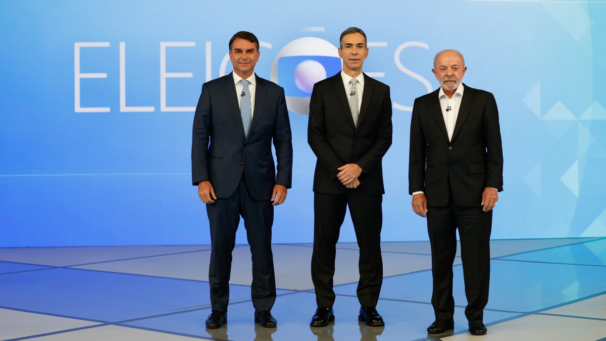Lula e Flávio Bolsonaro no debate da TV Globo (23/10/2026)