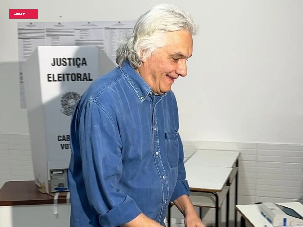 Delcídio Amaral (PRD) vota em Corumbá