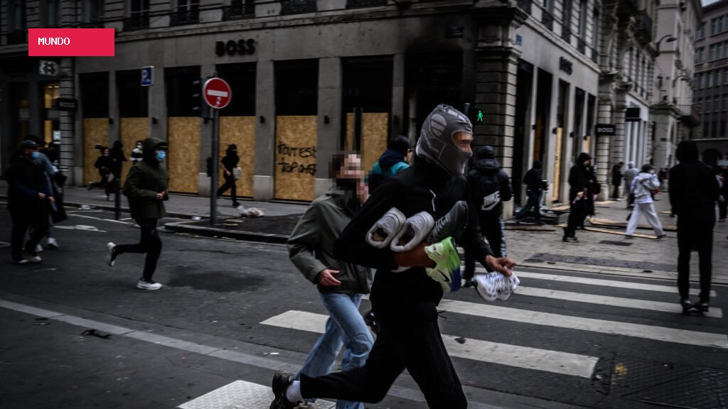Looters seize on massive French protests to raid and vandalise shops