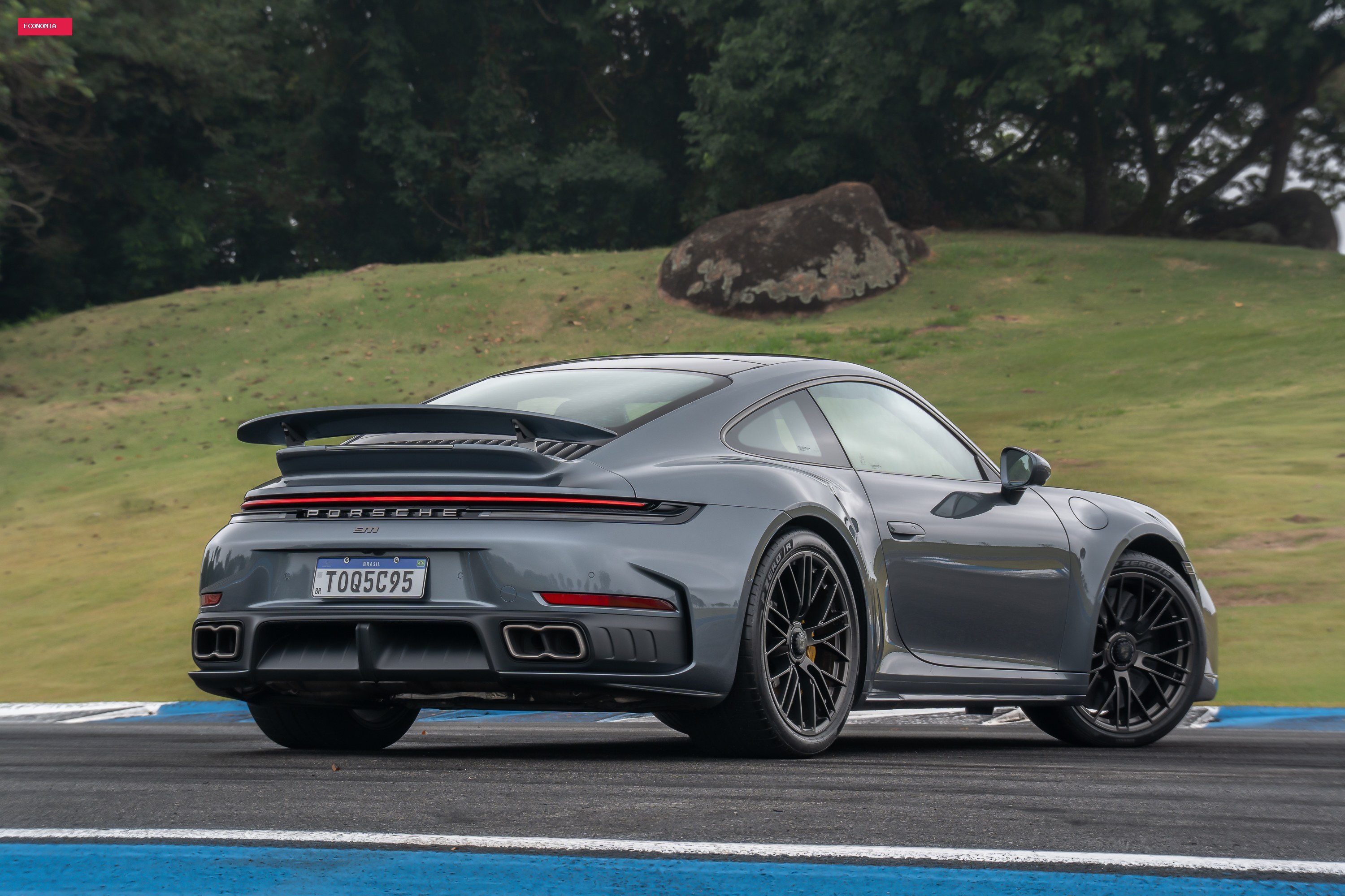 Porsche se prepara para era de vendas mais baixas e busca saída no segmento de luxo