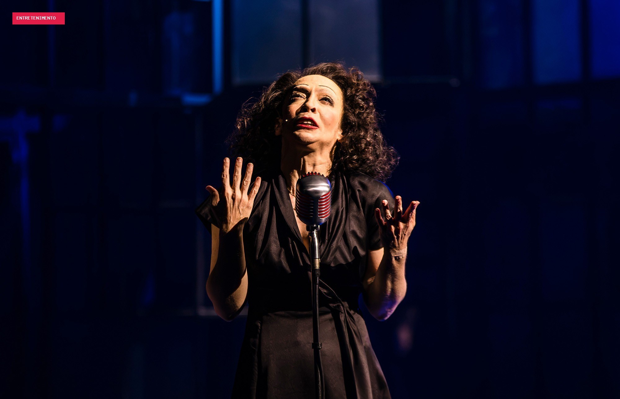 Laila Garin é fenômeno em cena como Edith Piaf com atuação sobrenatural que equilibra drama e música na