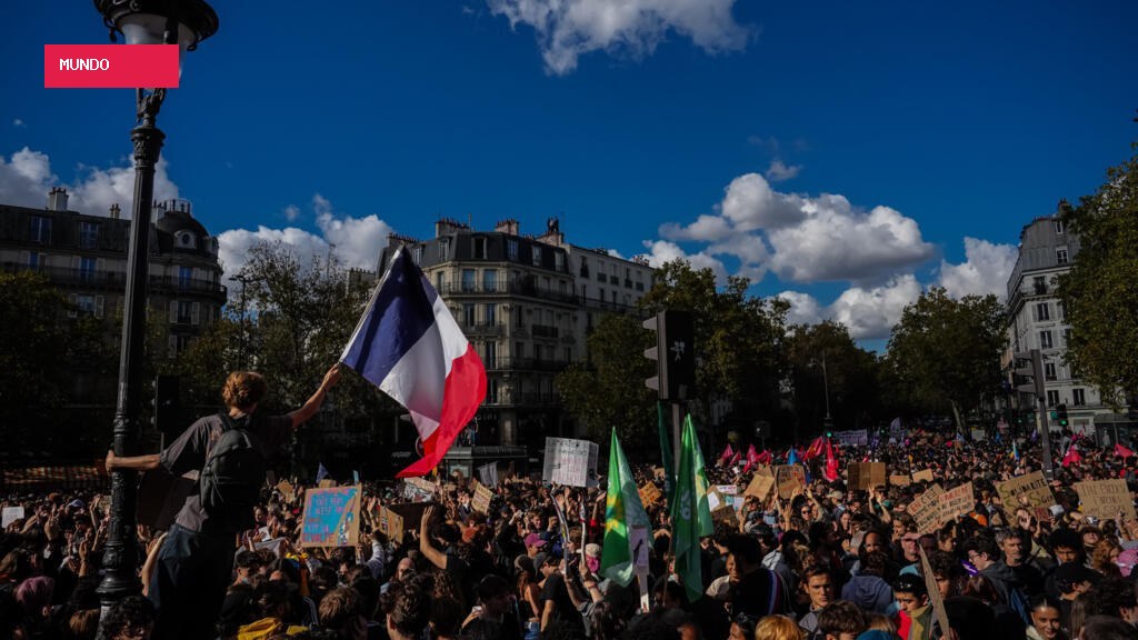 Mobilização de estudantes reúne mais de 130 mil pessoas na França; governo contabiliza 71,5 mil