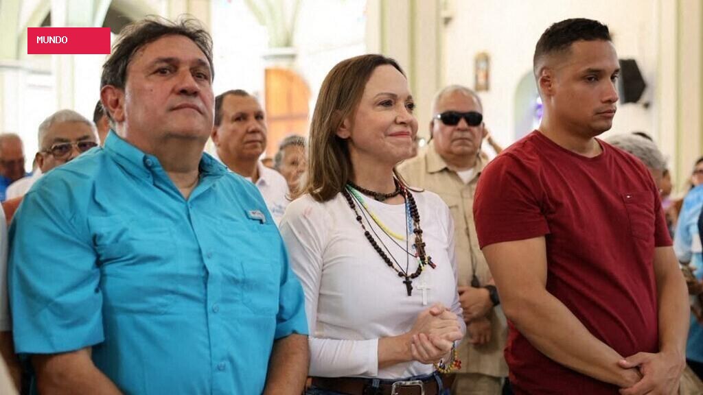 María Corina Machado participa de missa ao voltar à Venezuela após quase um ano fora do país