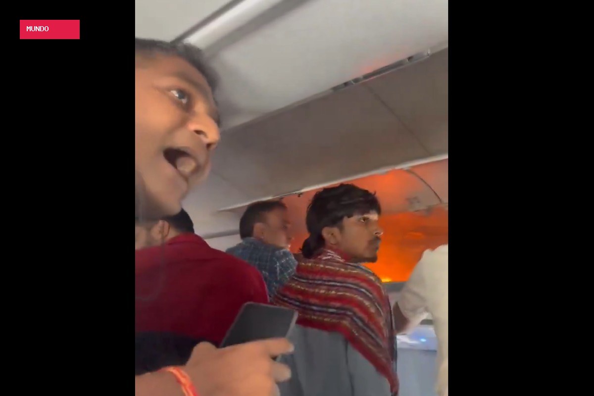 Carregador portátil pega fogo durante voo na Índia, e avião faz pouso de emergência