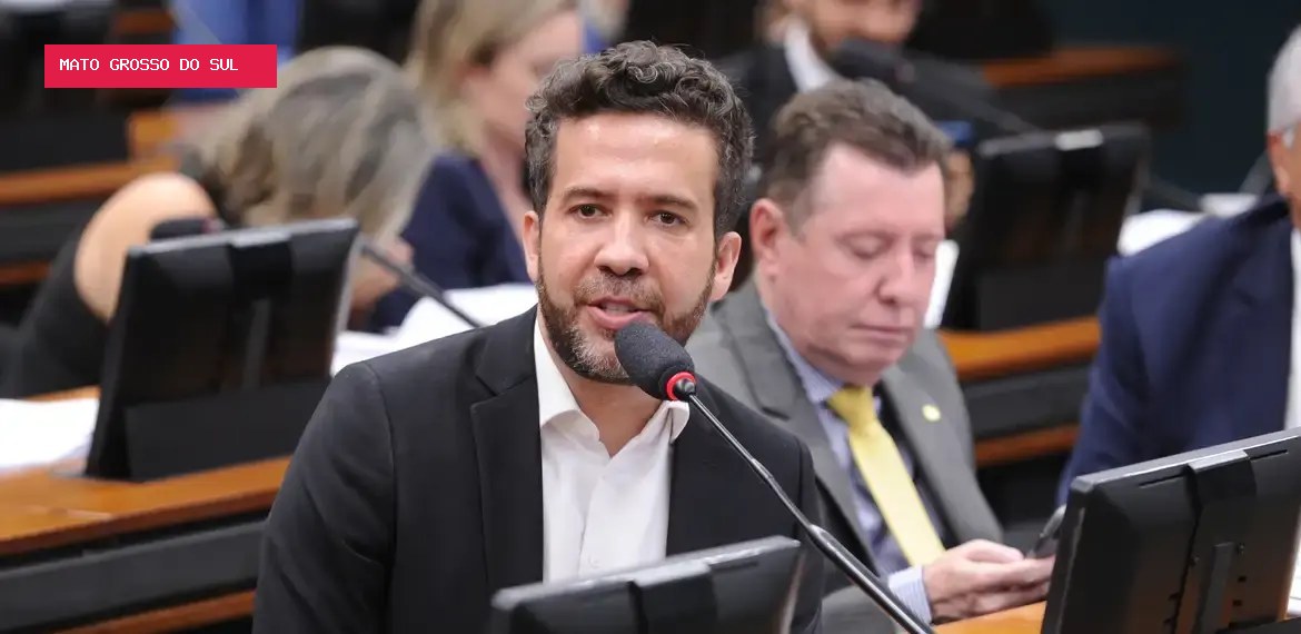 Janones acusa censura após TSE ordenar suspensão do “Exército do Lula”