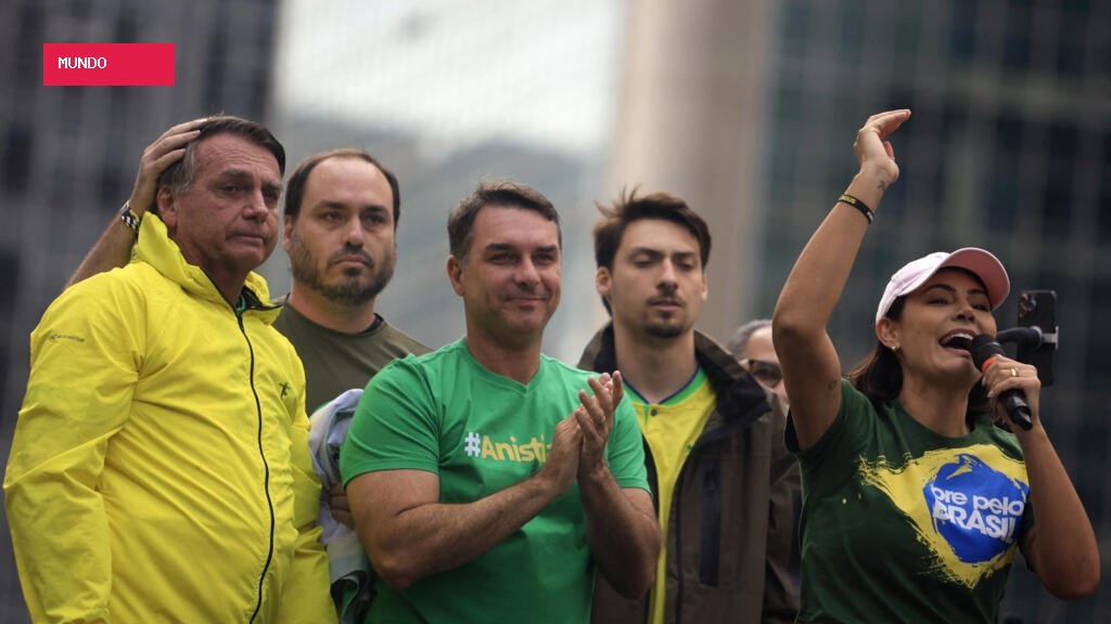 'O clã Bolsonaro é uma empresa familiar que funciona muito bem', diz professor da Universidade Livre de