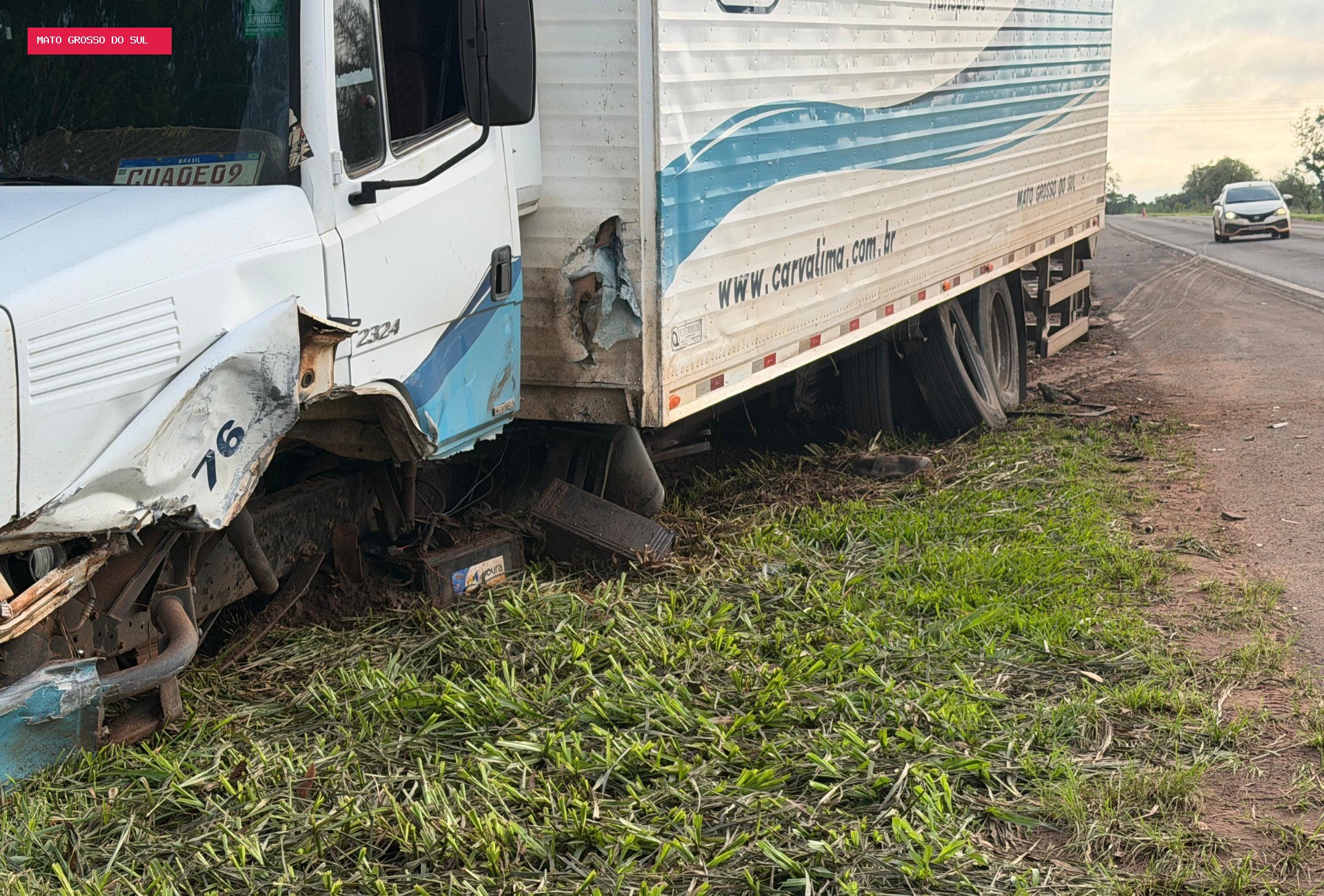 Motorista morre após carro bater em caminhão e capotar na saída para Sidrolândia