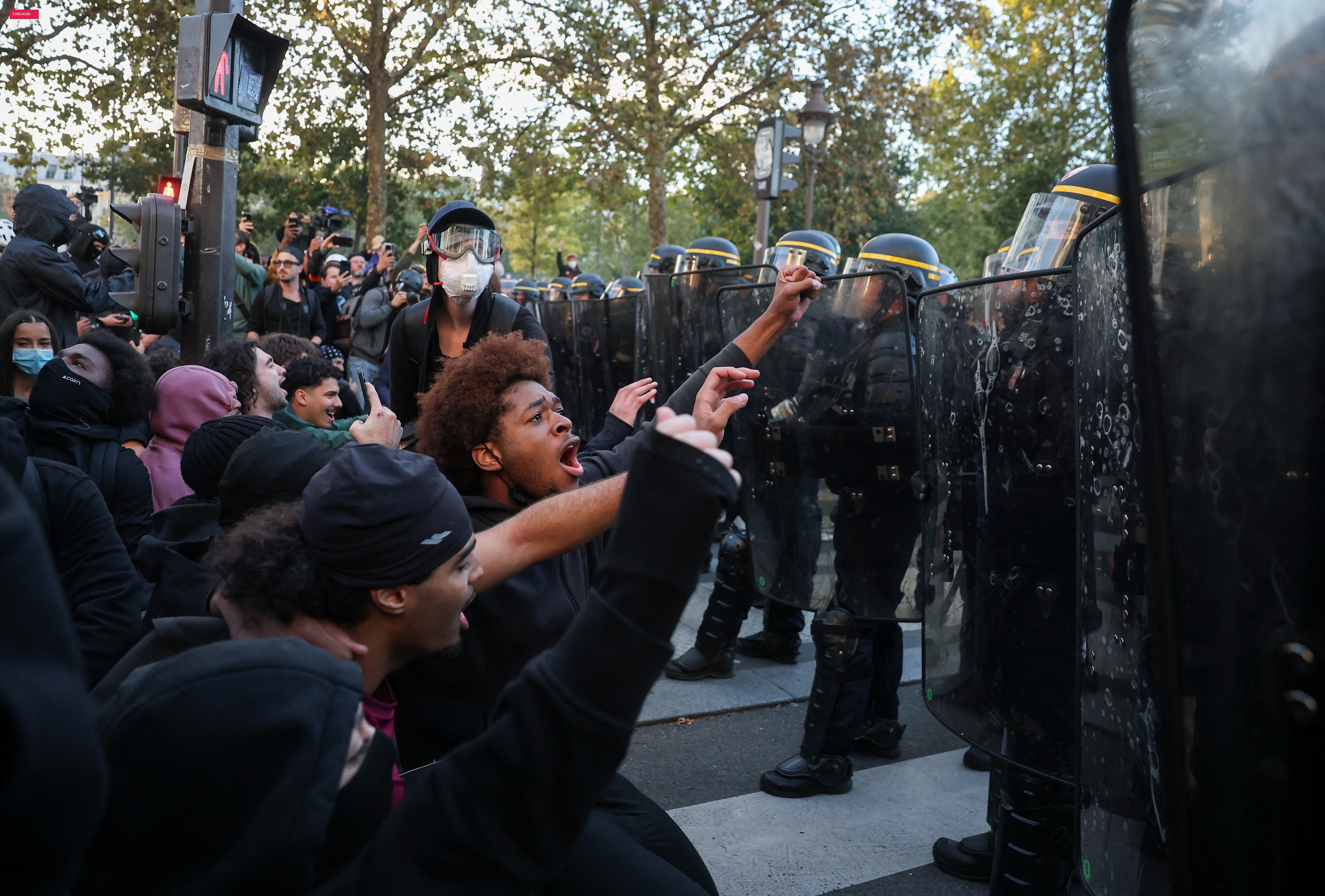 Batalha e ruas tomadas em Paris: VÍDEOS mostram confronto entre policiais e estudantes em protestos pela