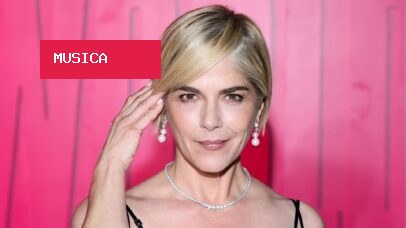 Selma Blair é presa após ‘emergência médica’ resultar em agressão física durante voo