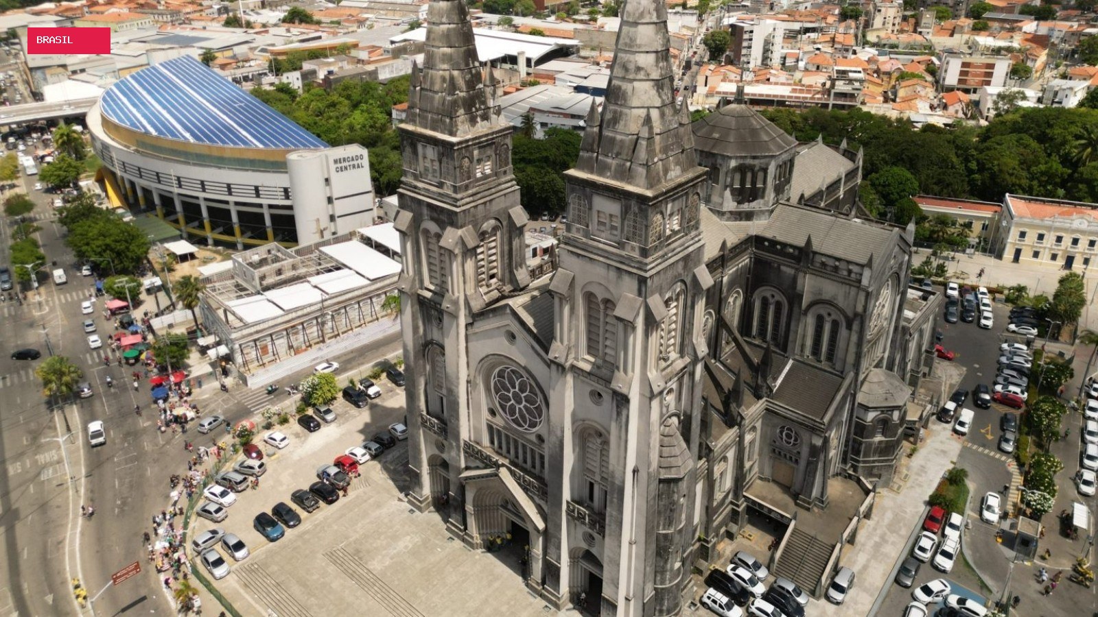 Catedral Metropolitana de Fortaleza interdita entrada principal para obras de revitalização