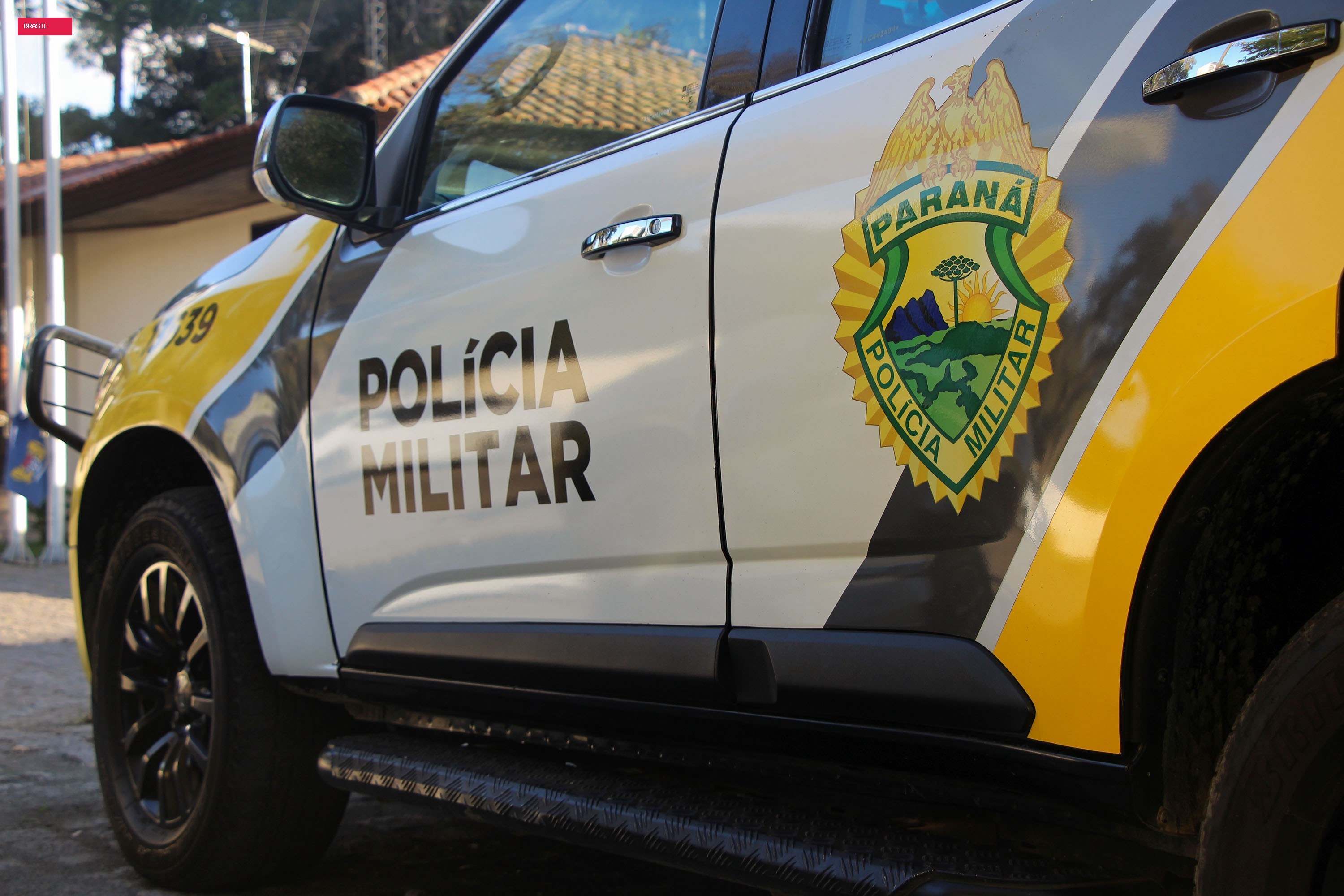 Homem é preso por agredir a própria avó com tijolo após ela tentar impedir que ele fumasse maconha, no PR