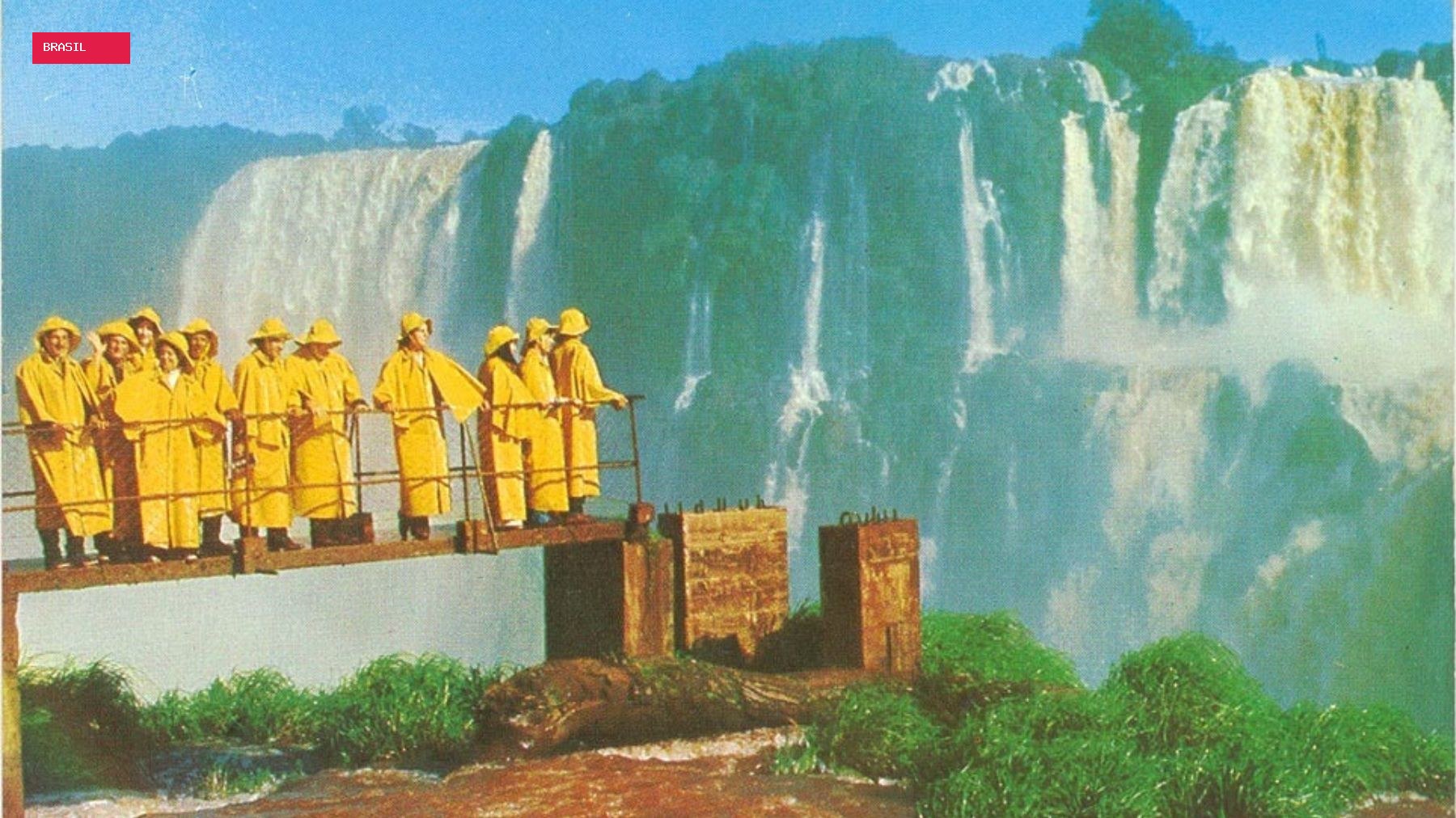 Construída há mais de 30 anos, passarela das Cataratas do Iguaçu resistiu a 46 milhões de litros de água