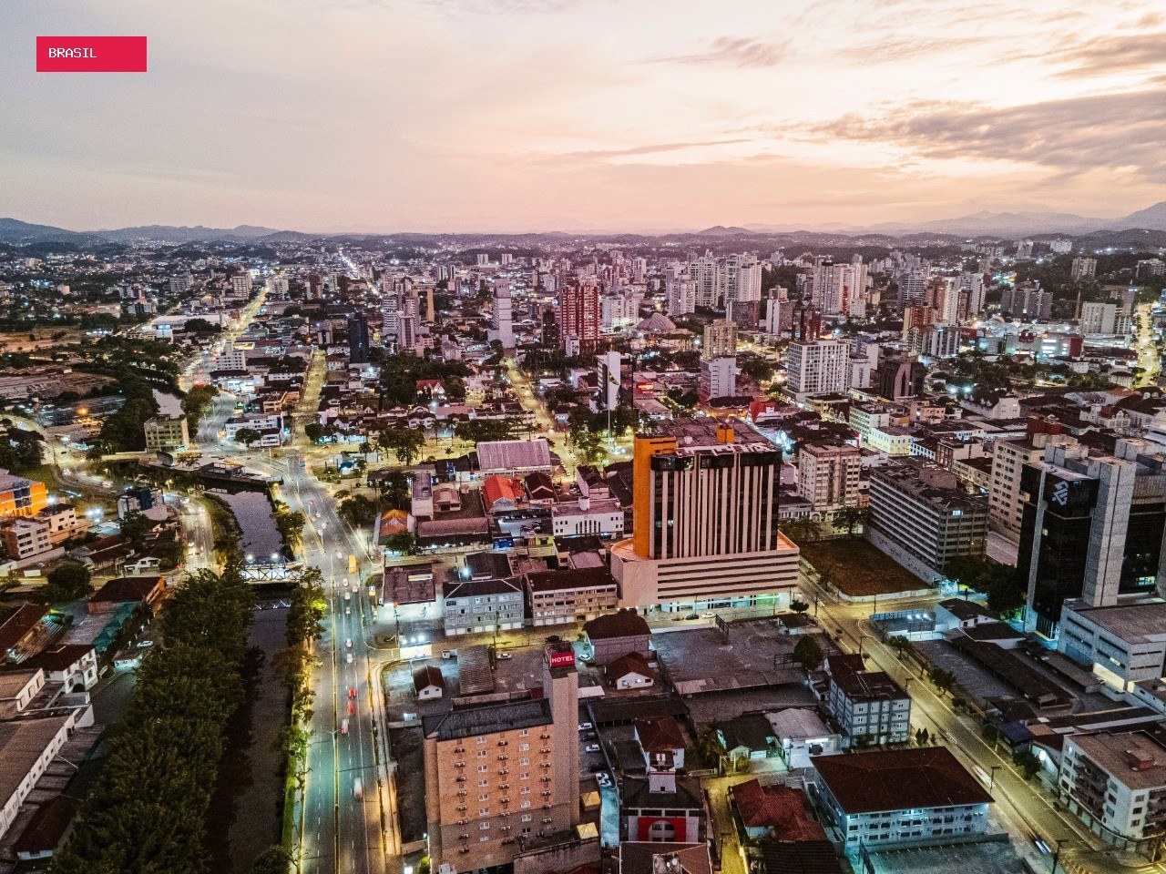 Ministério Público apura se van de prefeitura do PR abandonou pessoas em situação de vulnerabilidade em SC