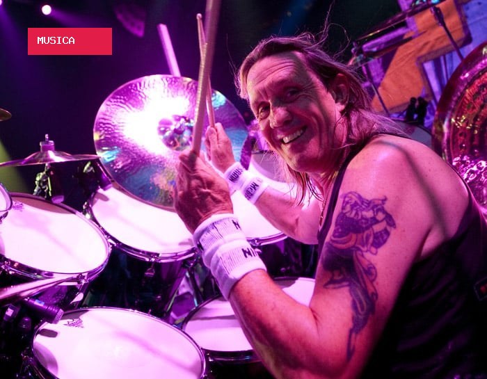 Nicko McBrain critica voz atual de Axl Rose e revela tentativa frustrada de reconciliação