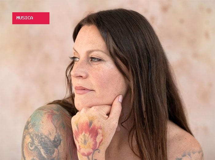Floor Jansen quebra silêncio sobre saída do Nightwish em vídeo: "Também estou triste"