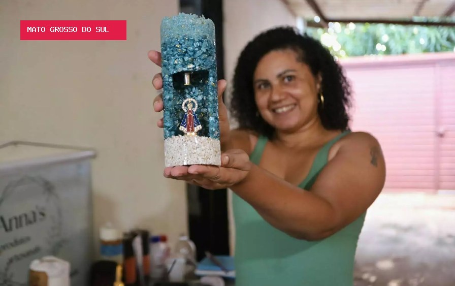 De Nossa Senhora aos orixás, Rosália transforma vela gruta em arte