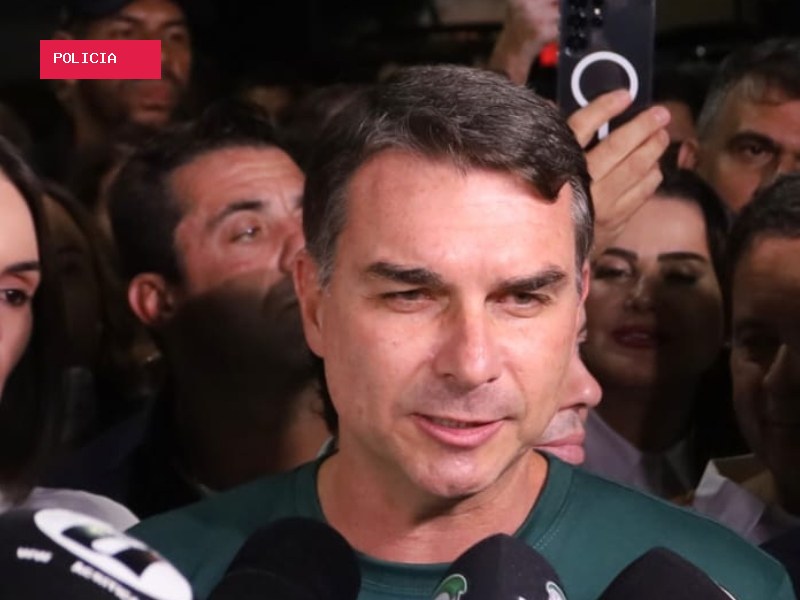 Flávio Bolsonaro tem passaportes cancelados pela Polícia Federal