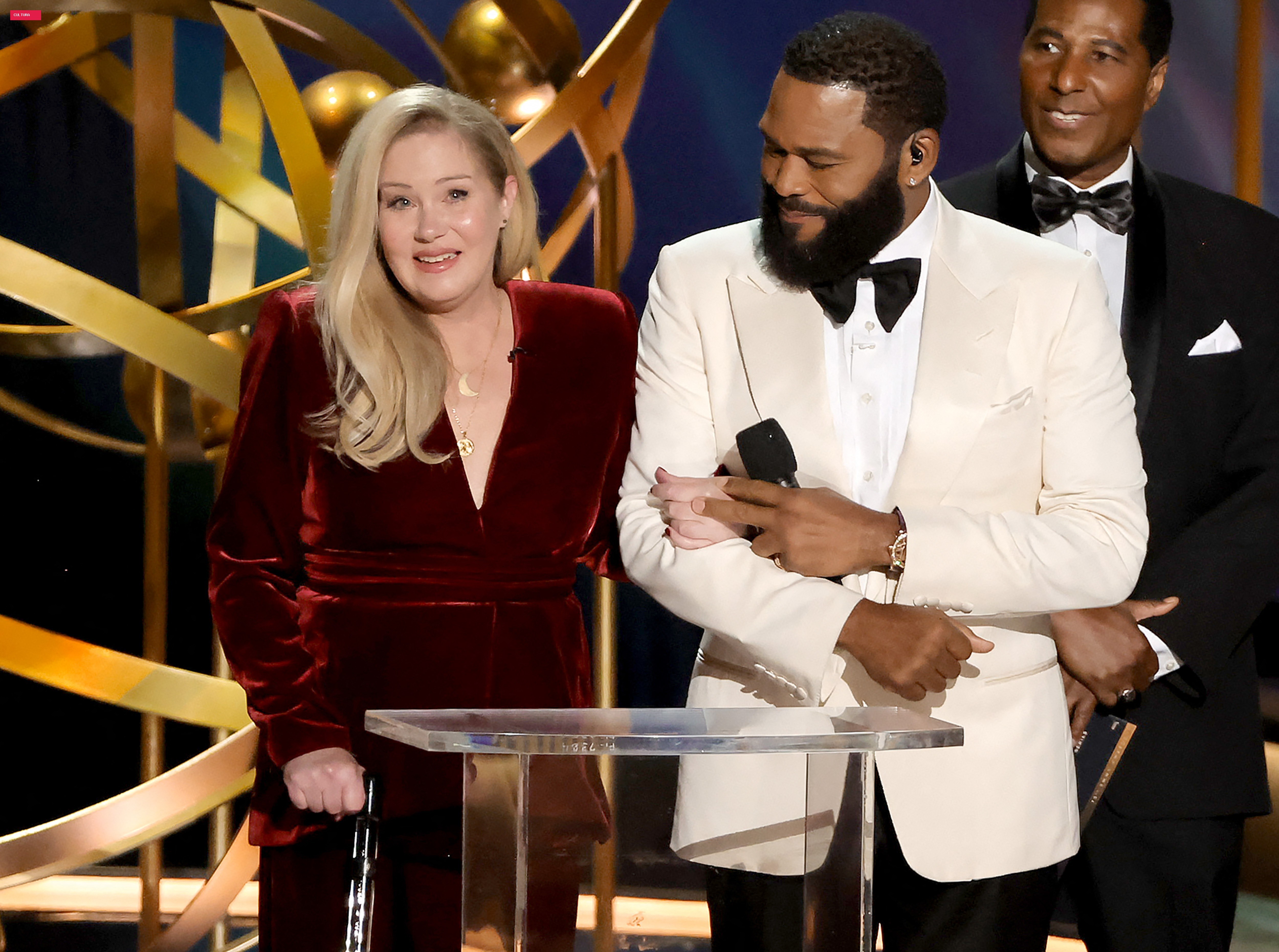 Christina Applegate diz que diagnóstico de esclerose múltipla estava errado: 'De volta à estaca zero'