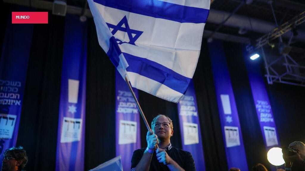 Israel election: Record turnout as Netanyahu and Eisenkot remain deadlocked