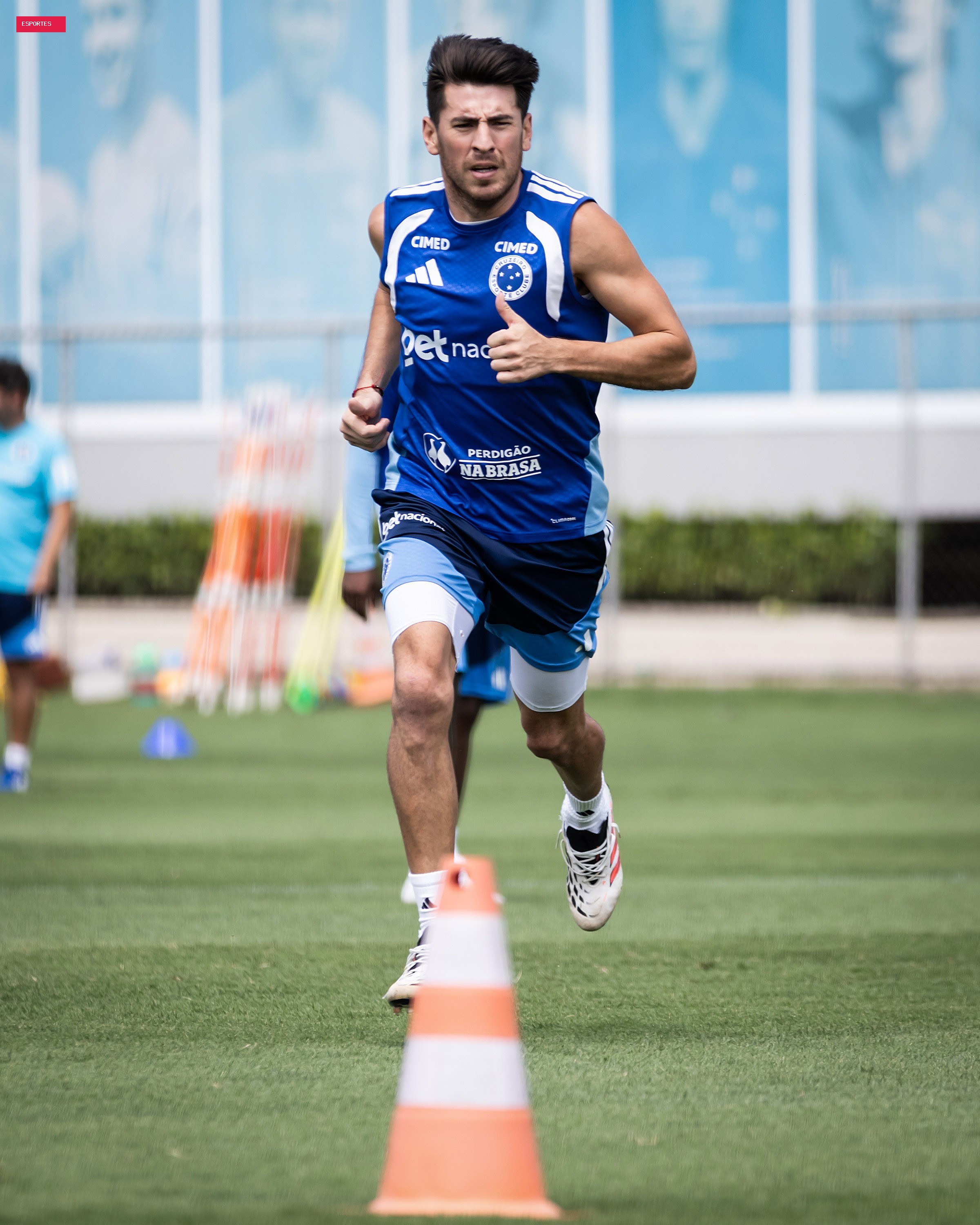 Escalação do Cruzeiro: atacante desembarca na madrugada, e titular fica fora contra o São Paulo