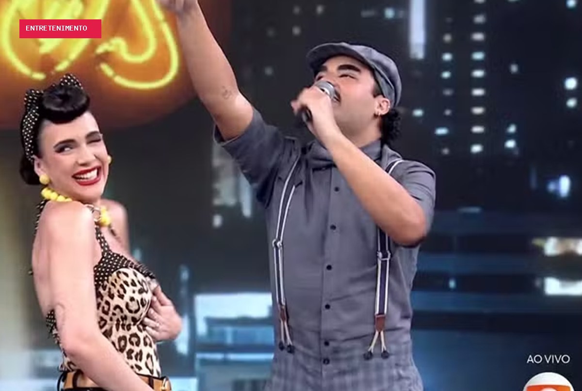 Professora do Dança dos Famosos revela gravidez ao vivo e surpreende