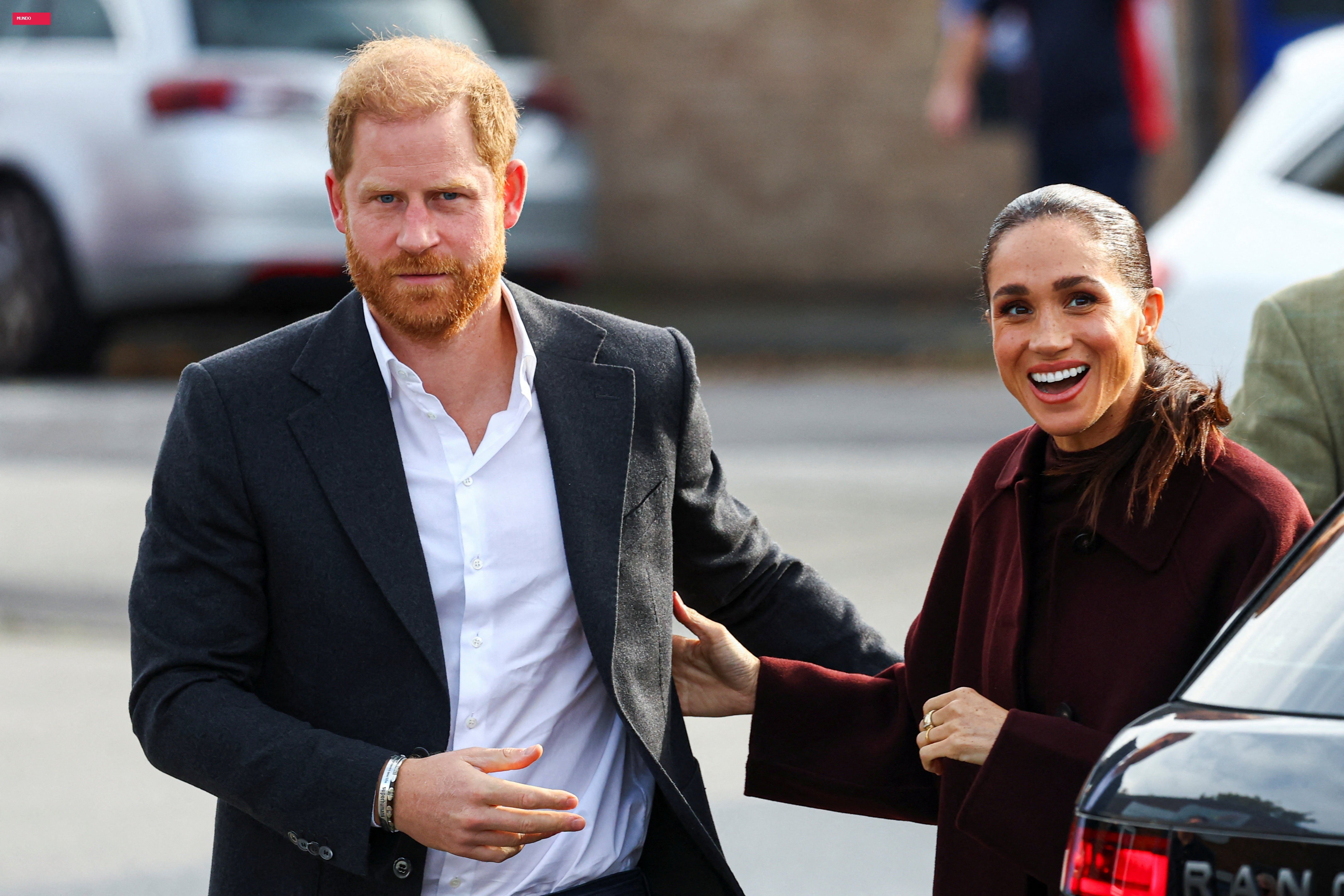 Príncipe Harry e Meghan Markle fazem primeira aparição pública após voltarem ao Reino Unido
